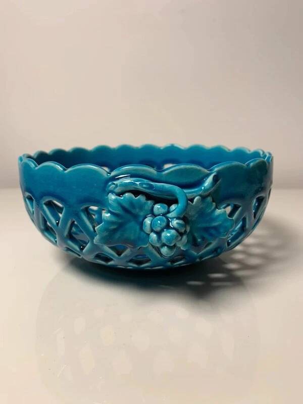 Turquoise cup woven by Émile Tessier in Malicorne.