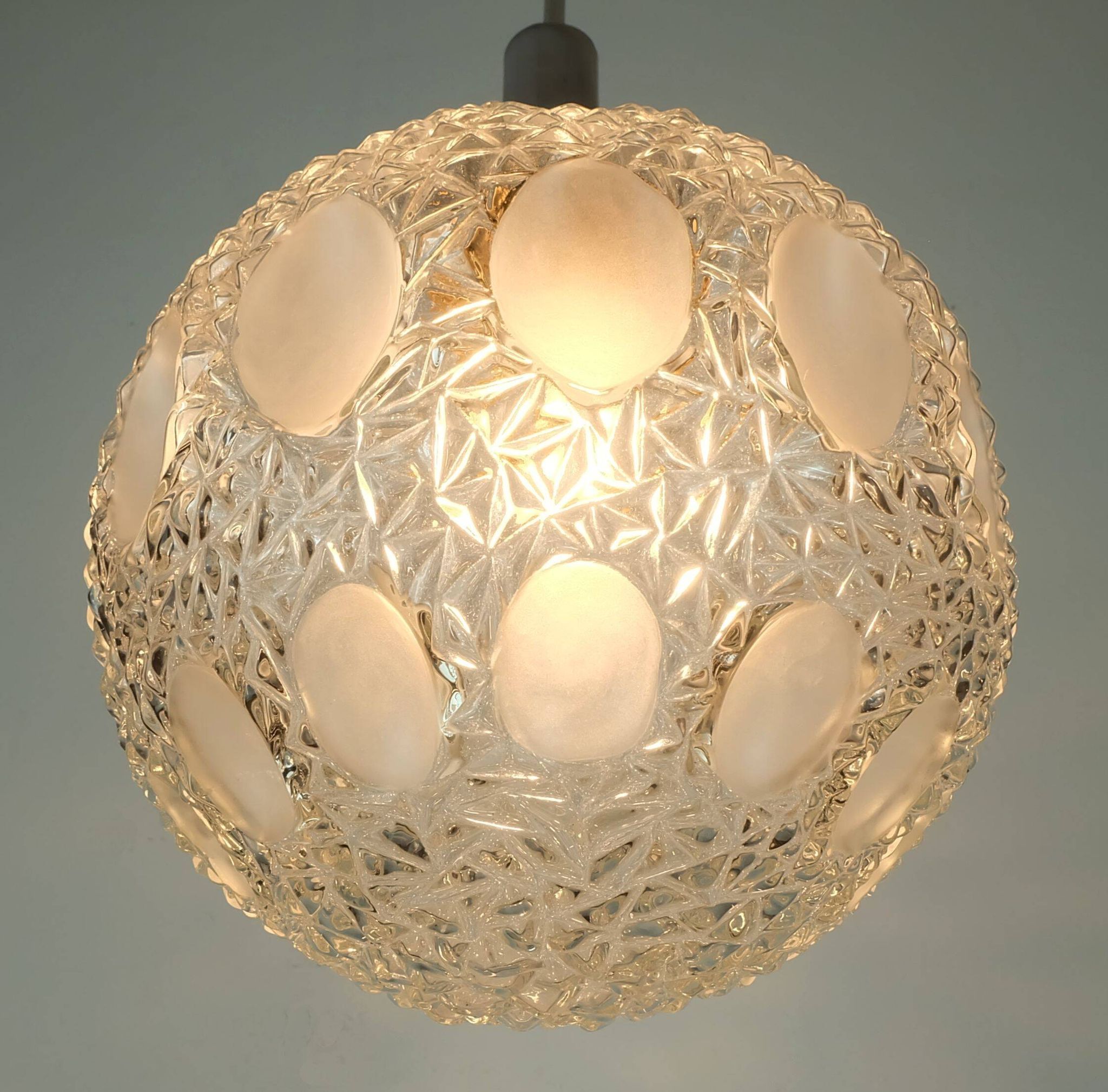 Lustre du milieu du siècle Richard Essig en verre structuré et chrome des années 1960-70.