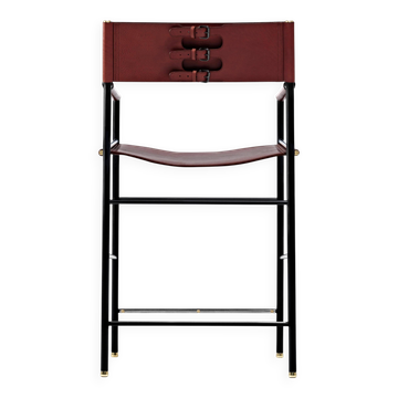 Contemporary classic bar stool with cognac leather backrest and black rubber metal.