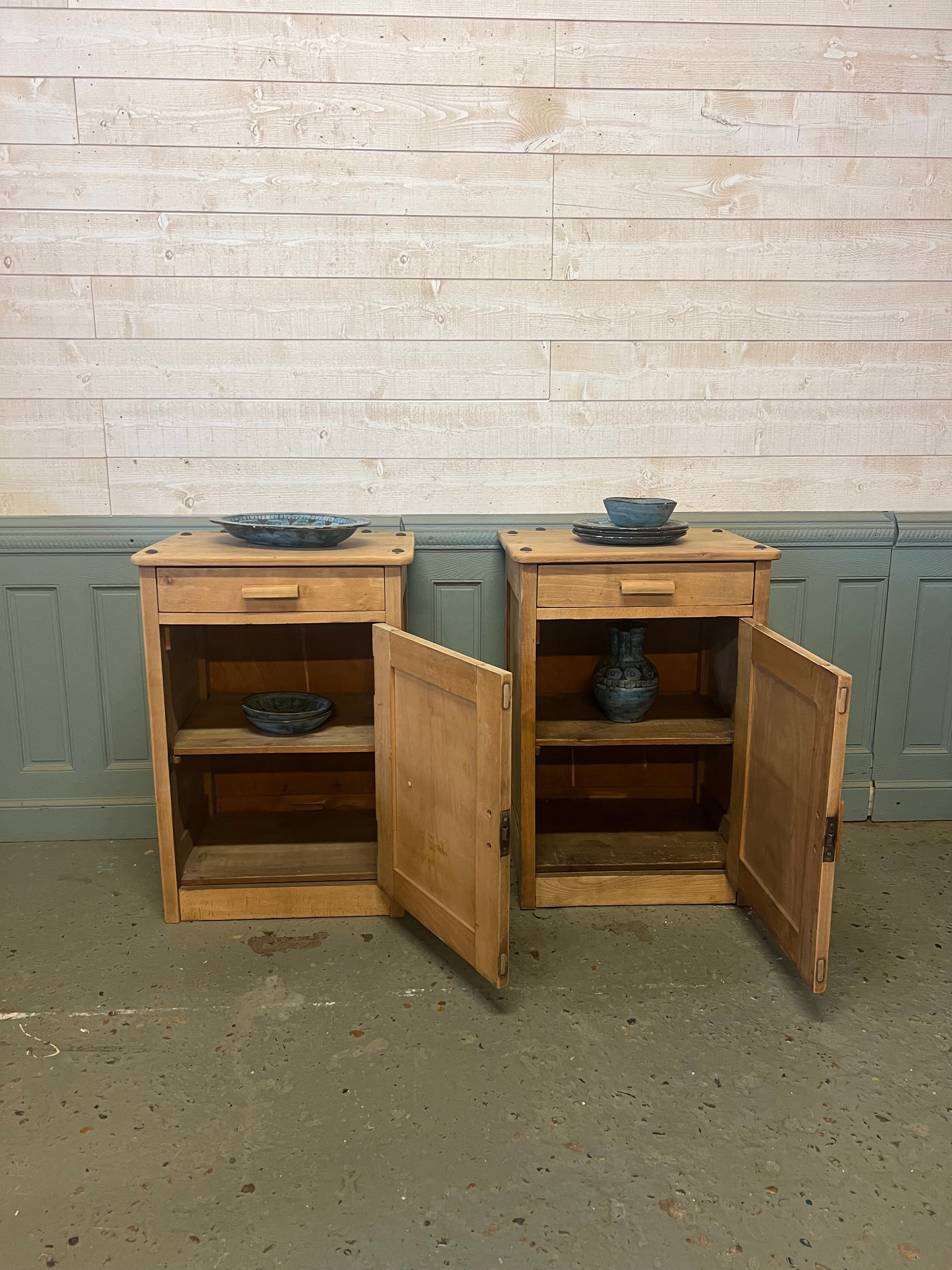 Paire de buffets en hêtre brut