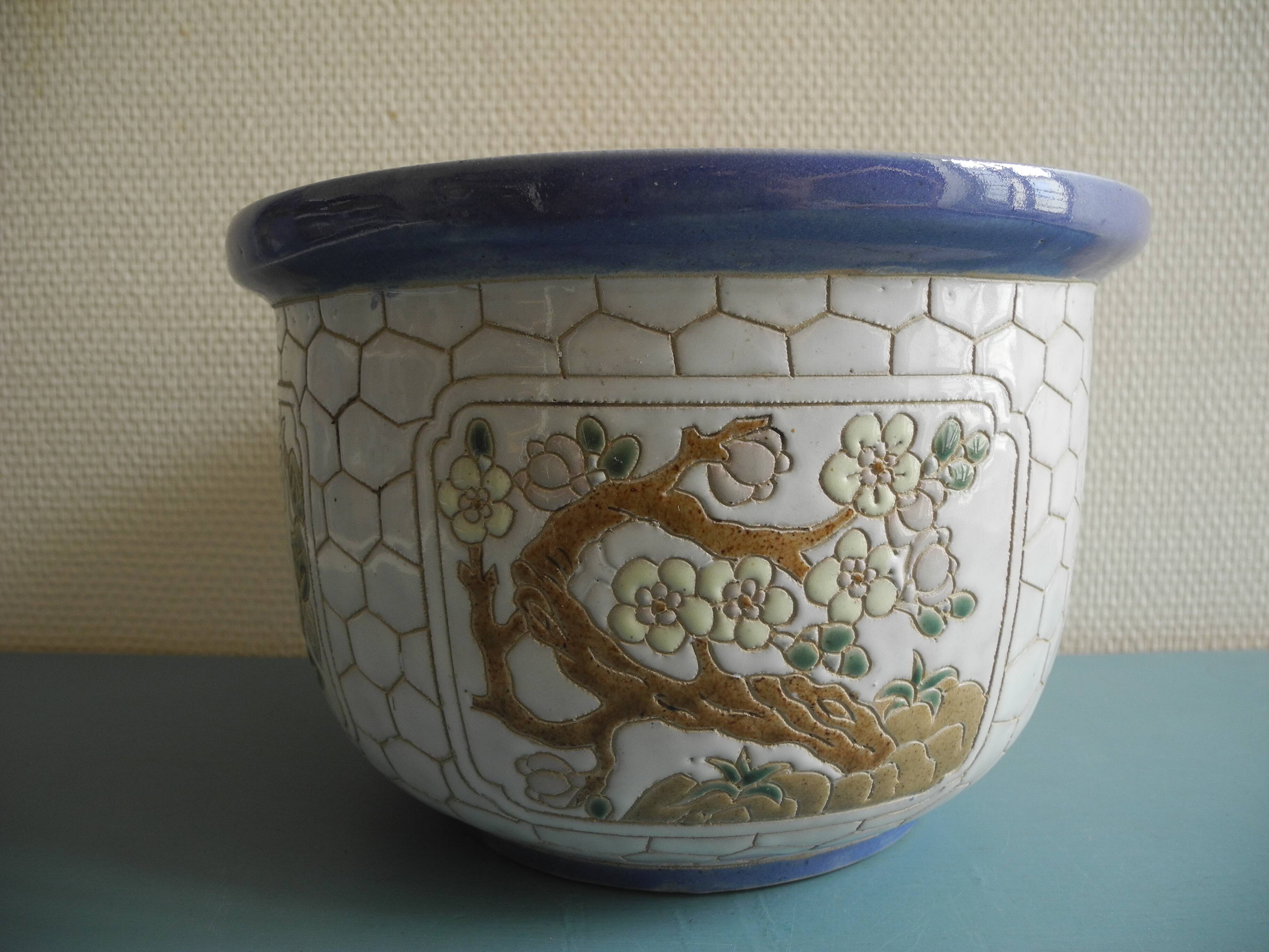 Vintage ceramic flower pot/planter