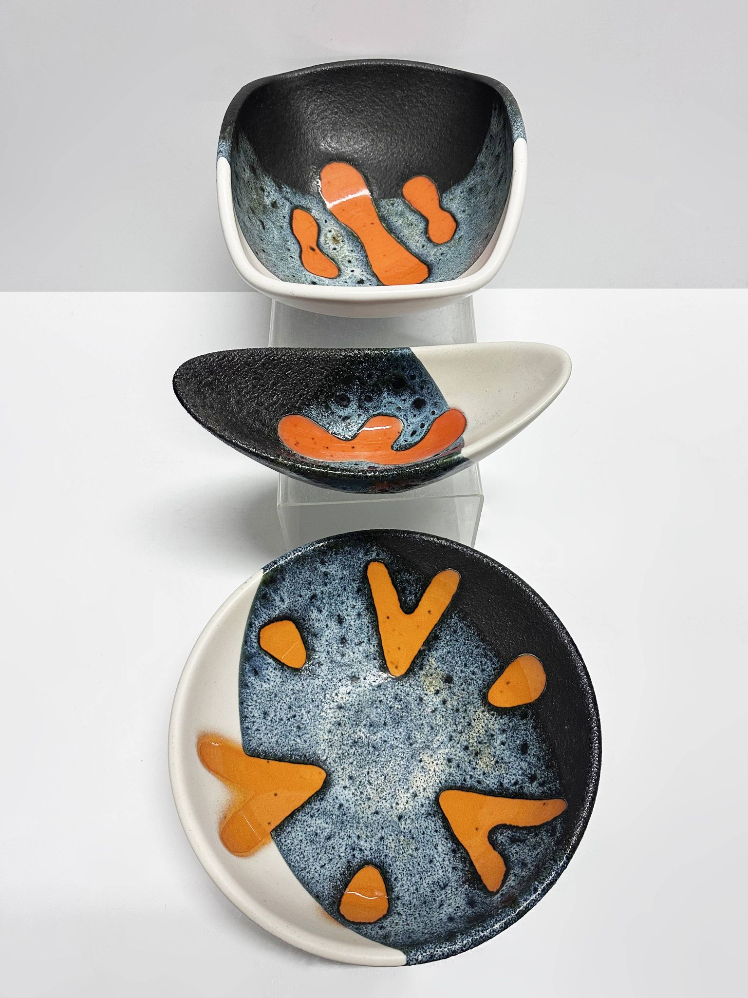 Rare set of three Elchinger Atelier ceramic bowls. France, 1950.