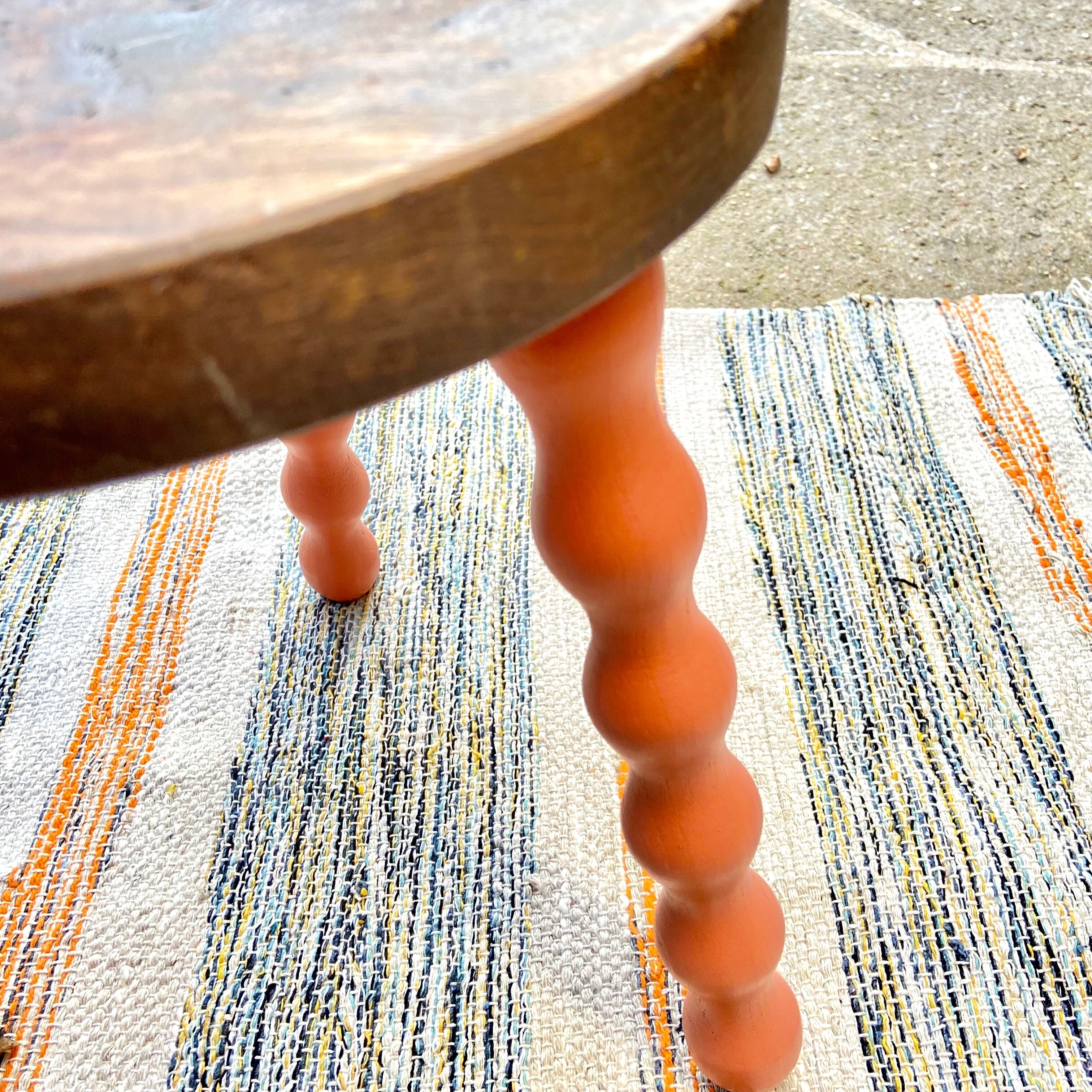 Tabouret tripode pied bobine terracotta