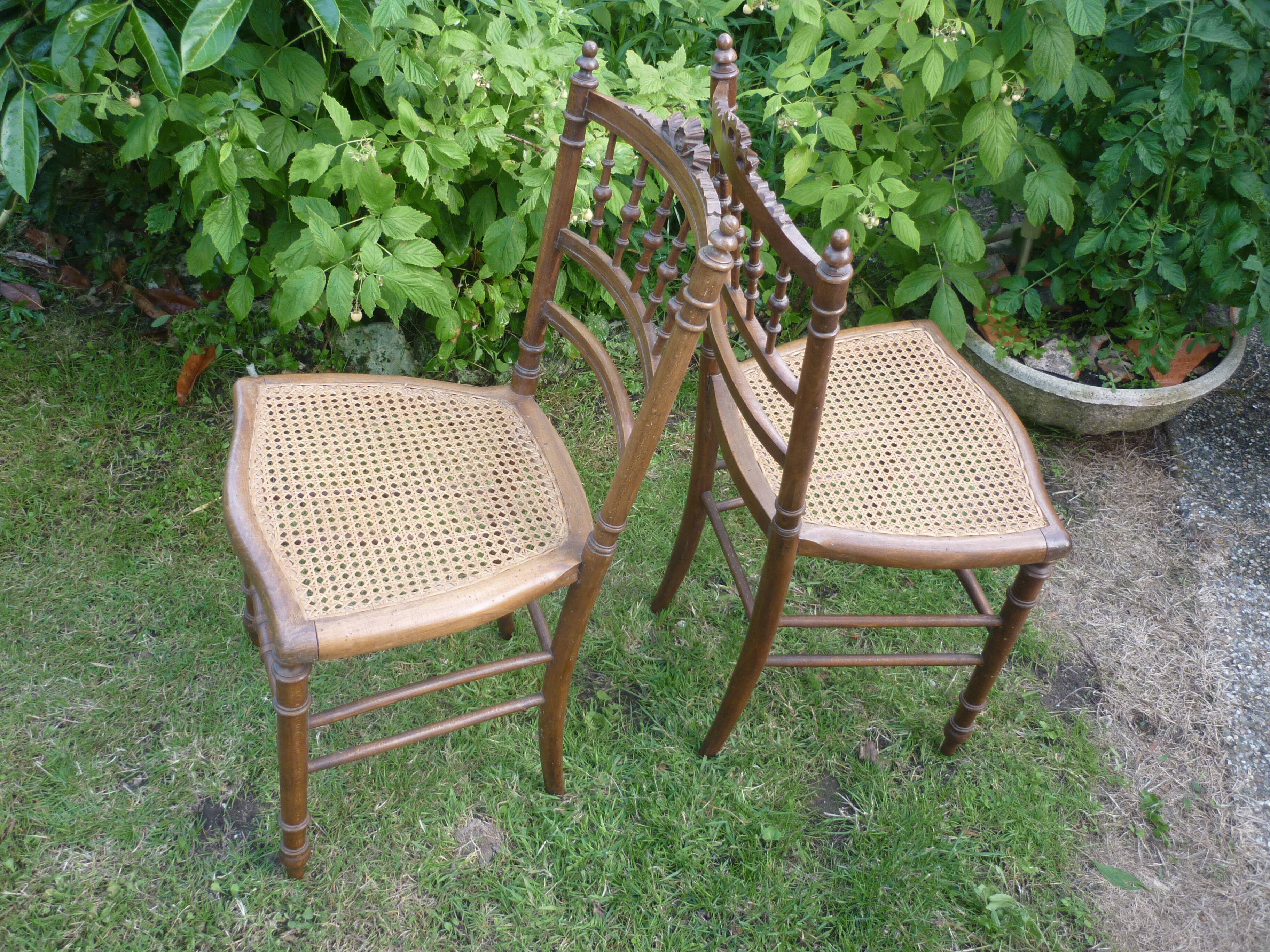 2 chairs wood and canage style Louis XVI