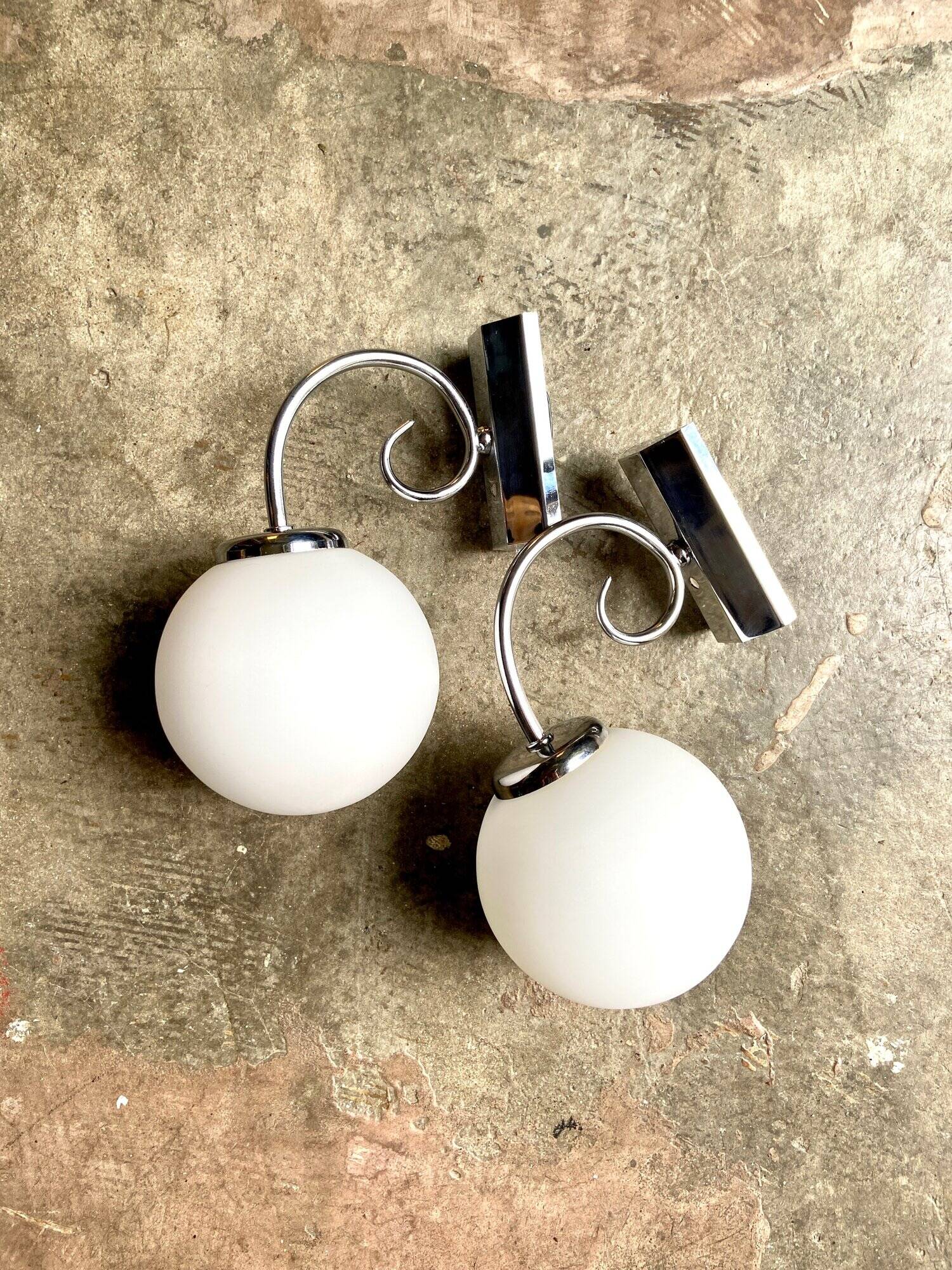 2 wall lamps in chromed metal and white opaline