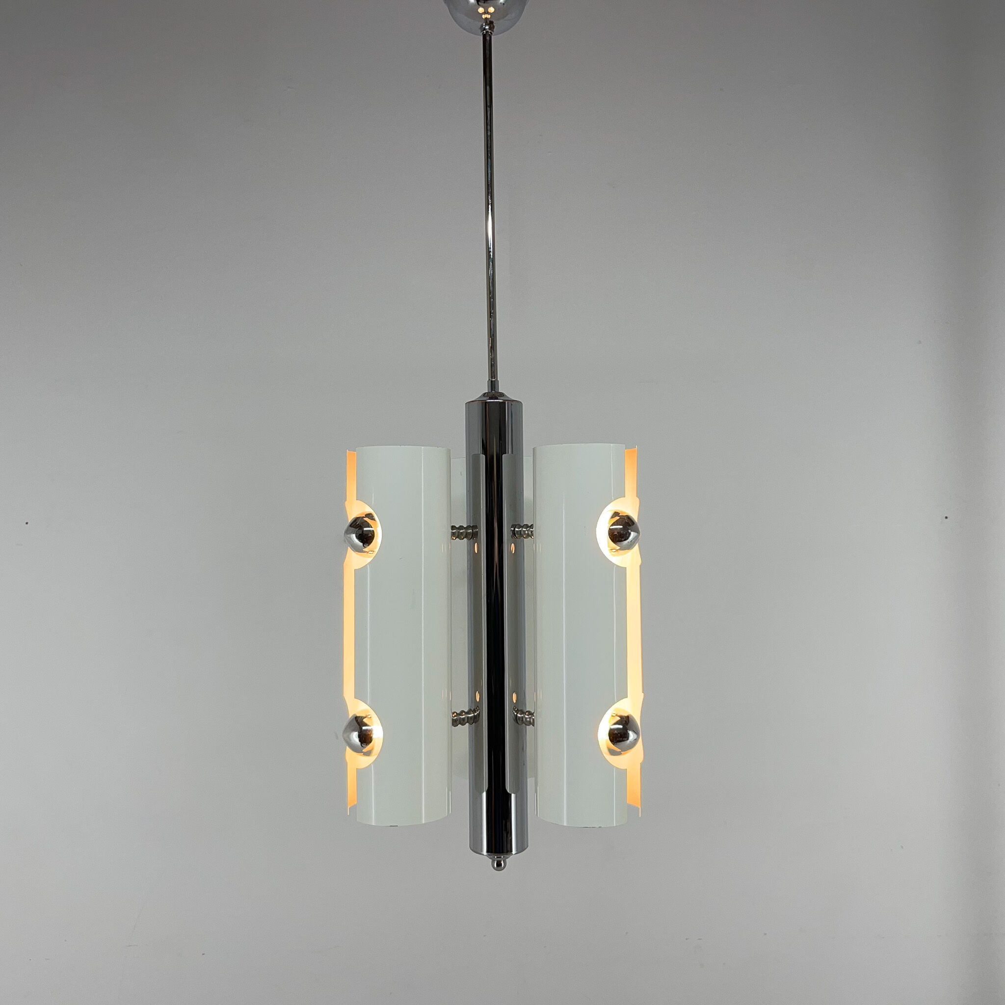 Mid-century italian space age pendant light in chrome and white lacquered metal
