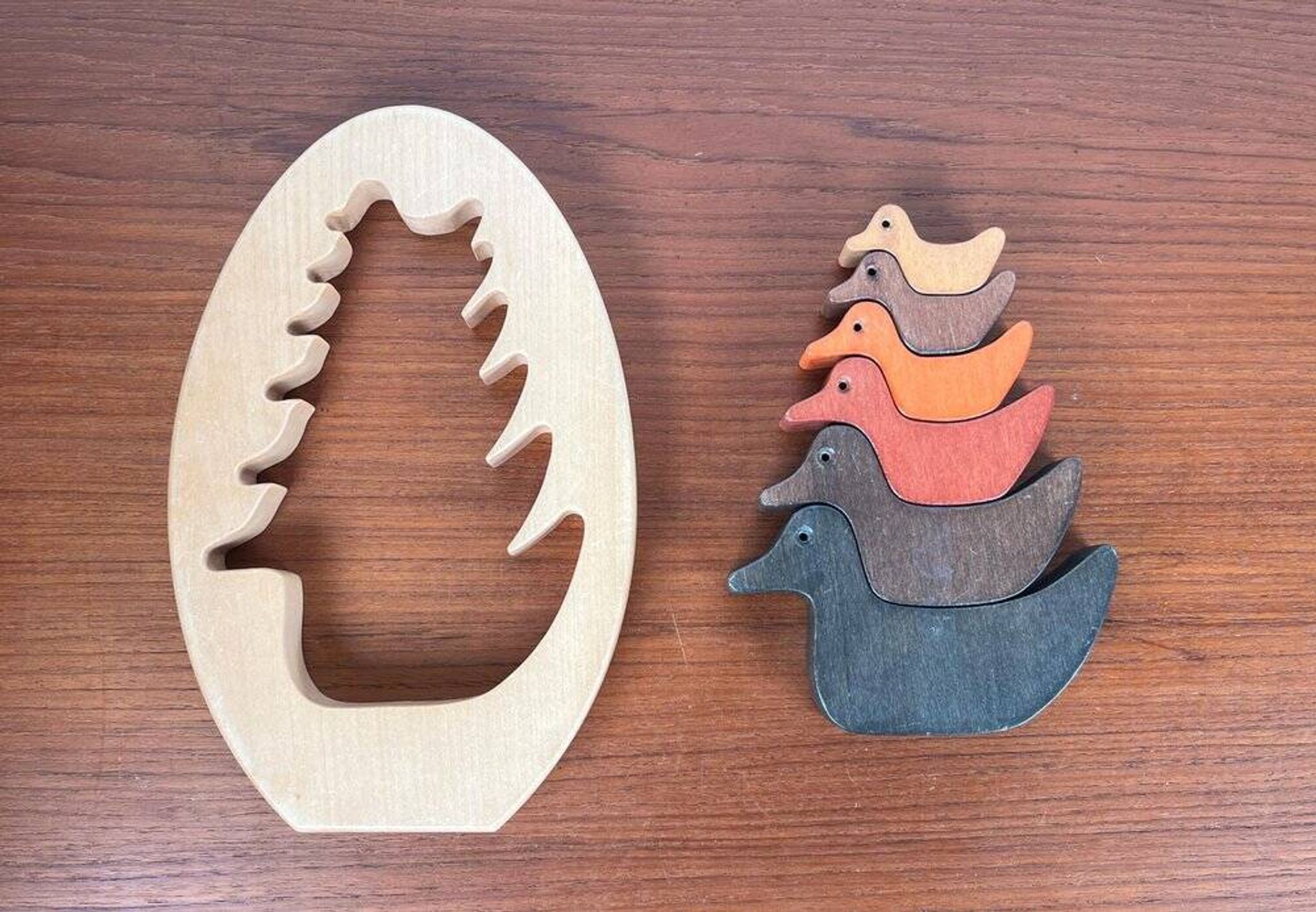 Puzzle en bois vintage avec figurines de canards