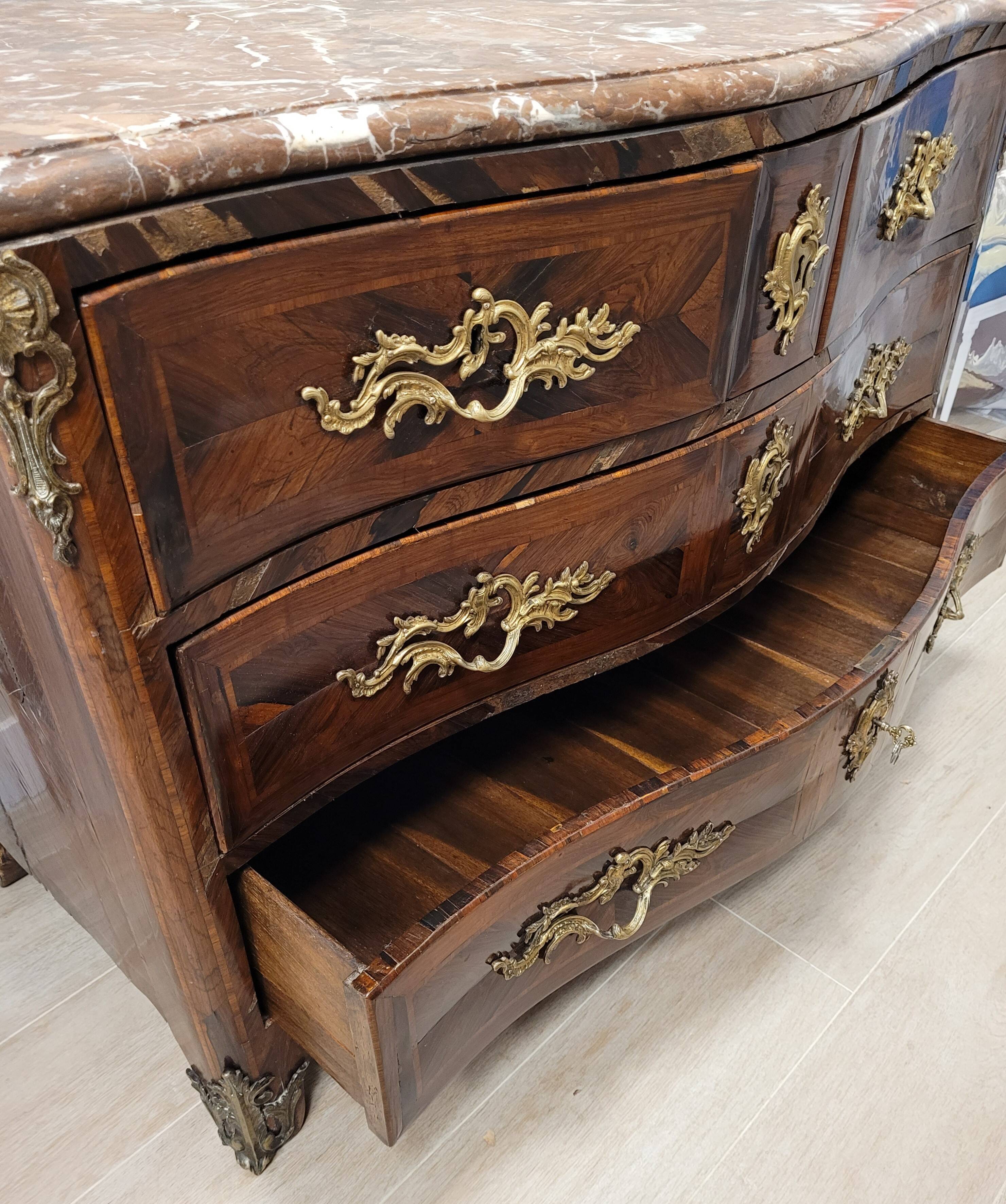 Cómoda Estilo Luis XV, Marquetería y marmol, Napoleón III, s. XIX – France