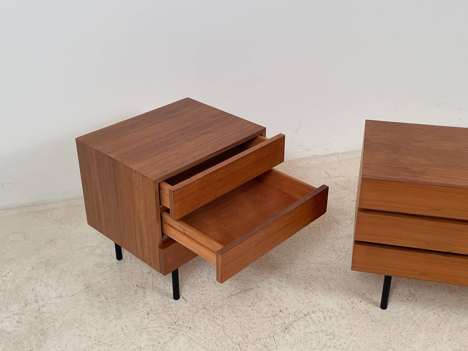 Pair of teak chests of drawers from the 1950s.
