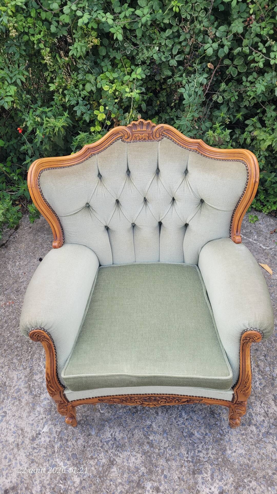 Fauteuil ancien Louis XV  en velours vert d eau