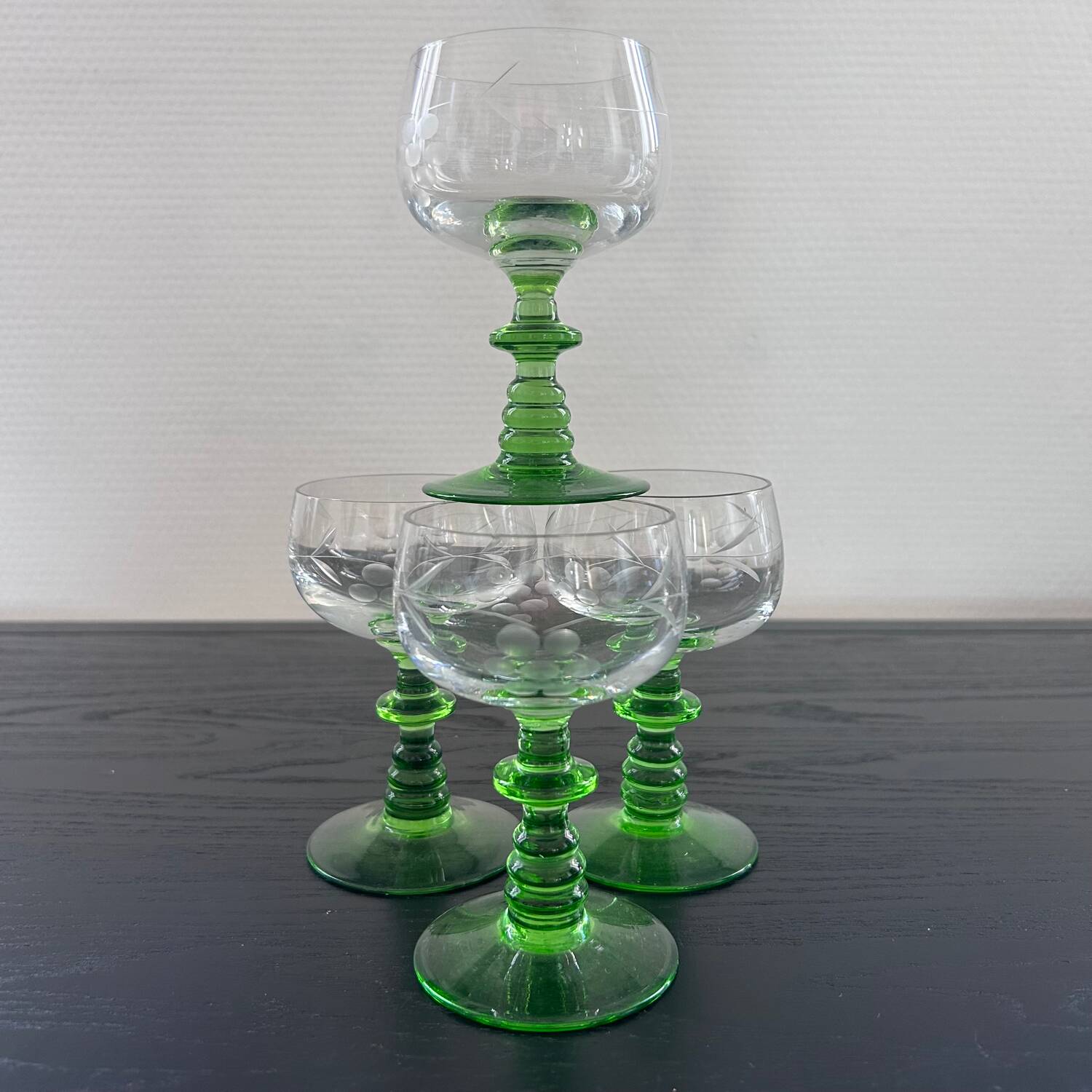 Set of 4 engraved white wines