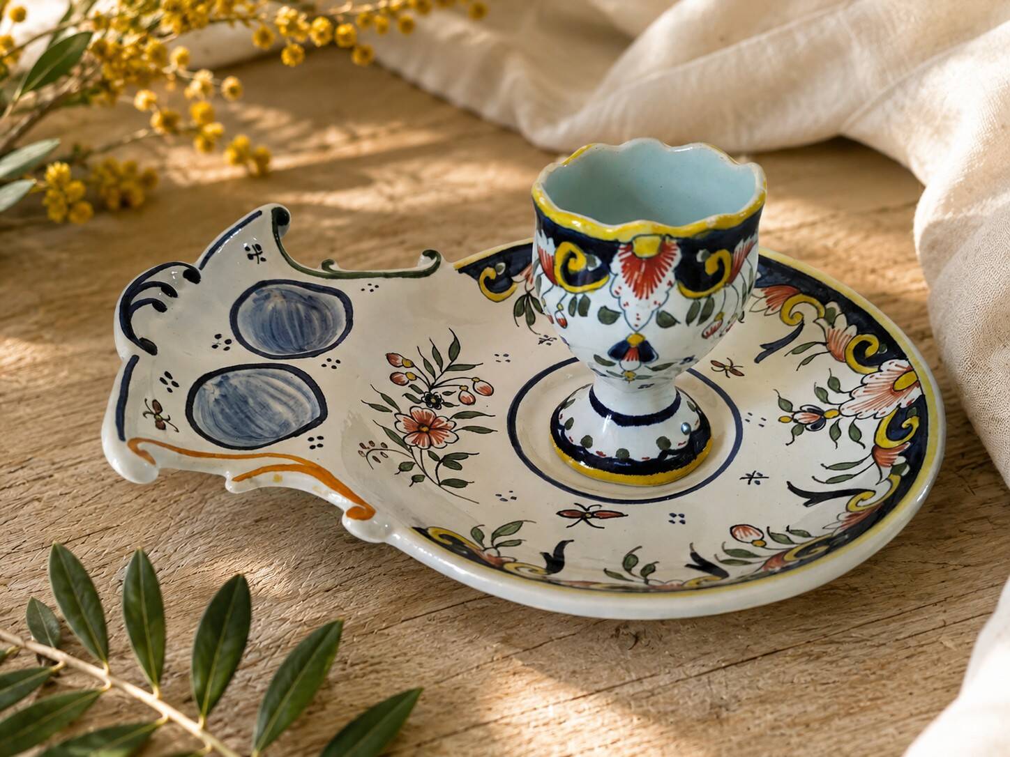 Geo Martel egg service Desvres no. 1687 – Lambrequin decoration