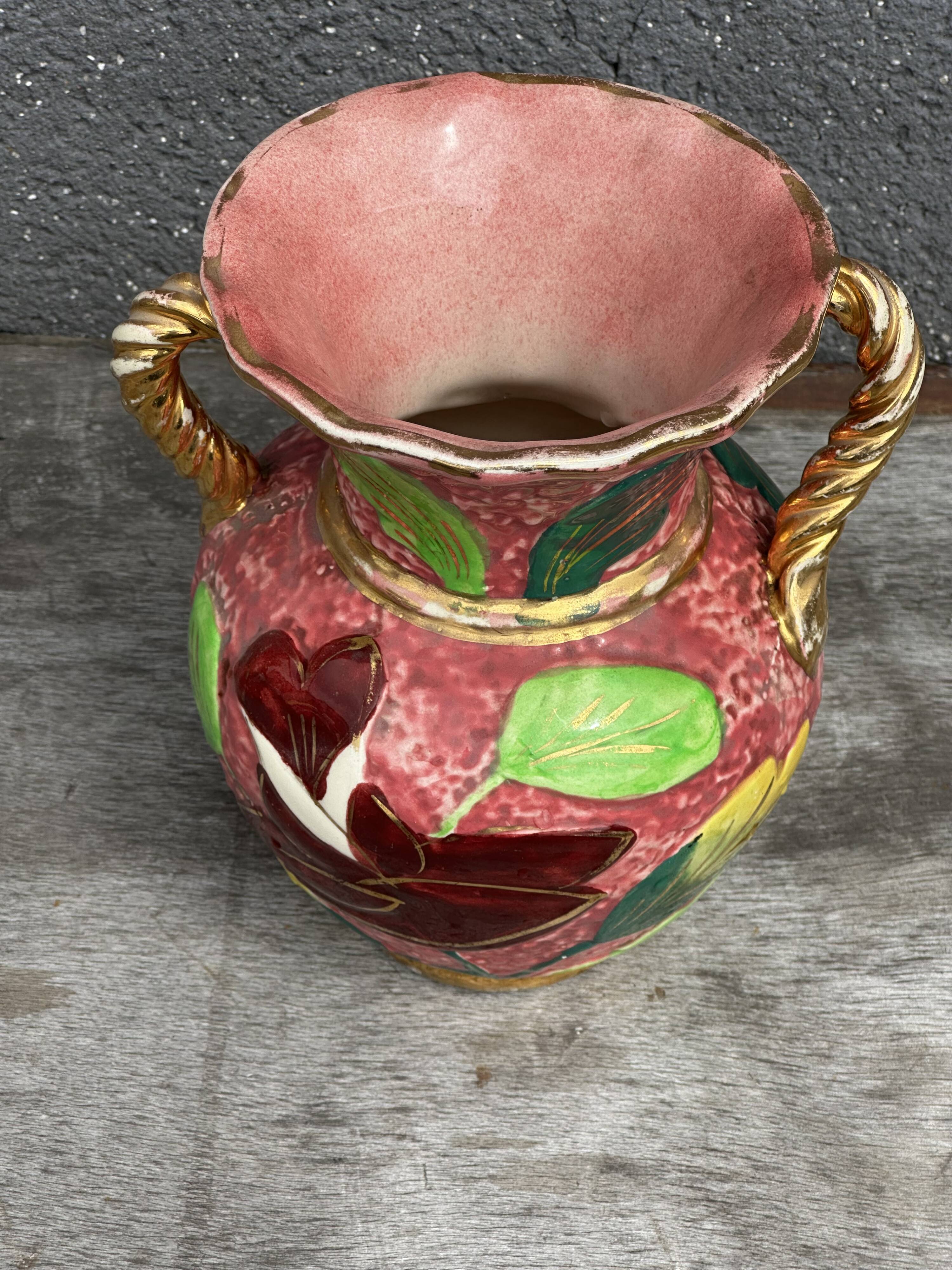 Vase Vallauris rose bonbons décor Floral H 20 cm