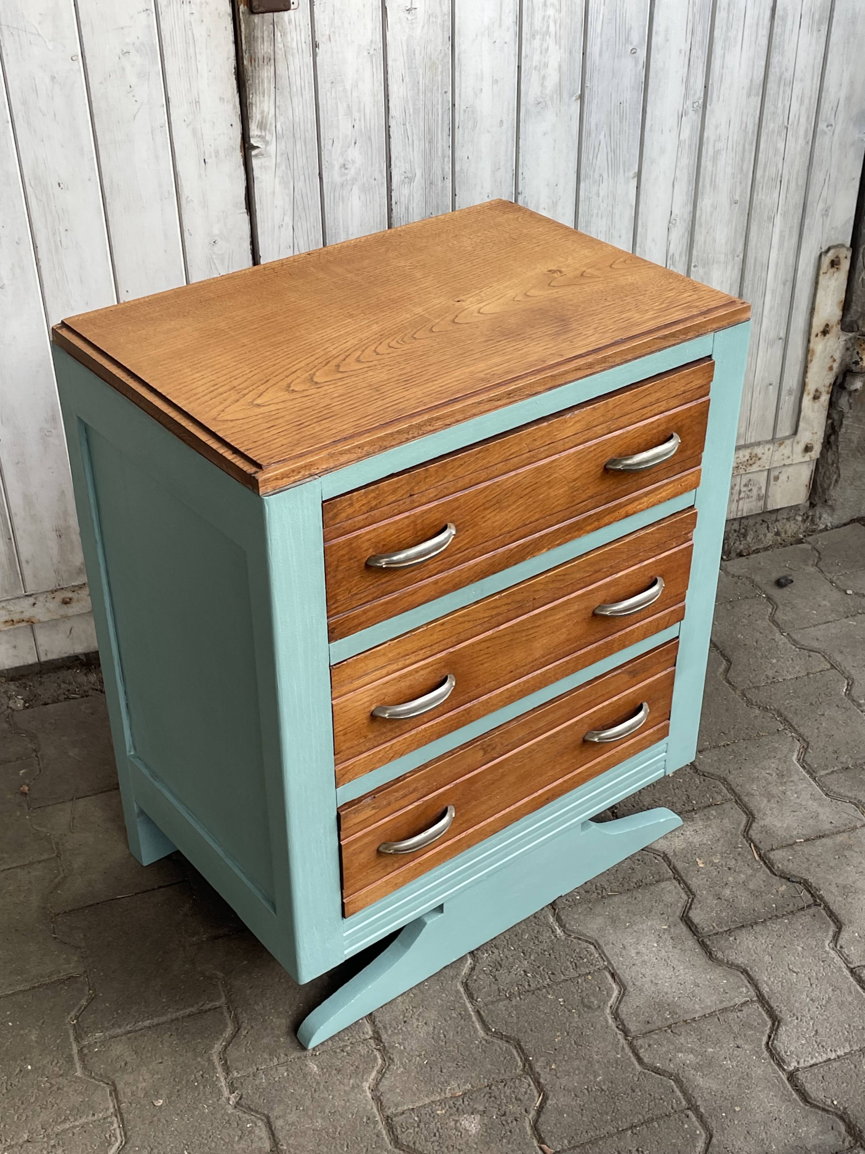 Small oak chest of drawers, France 1940