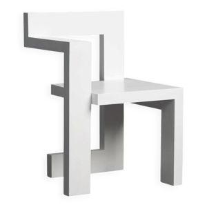 chaise en bois moderniste