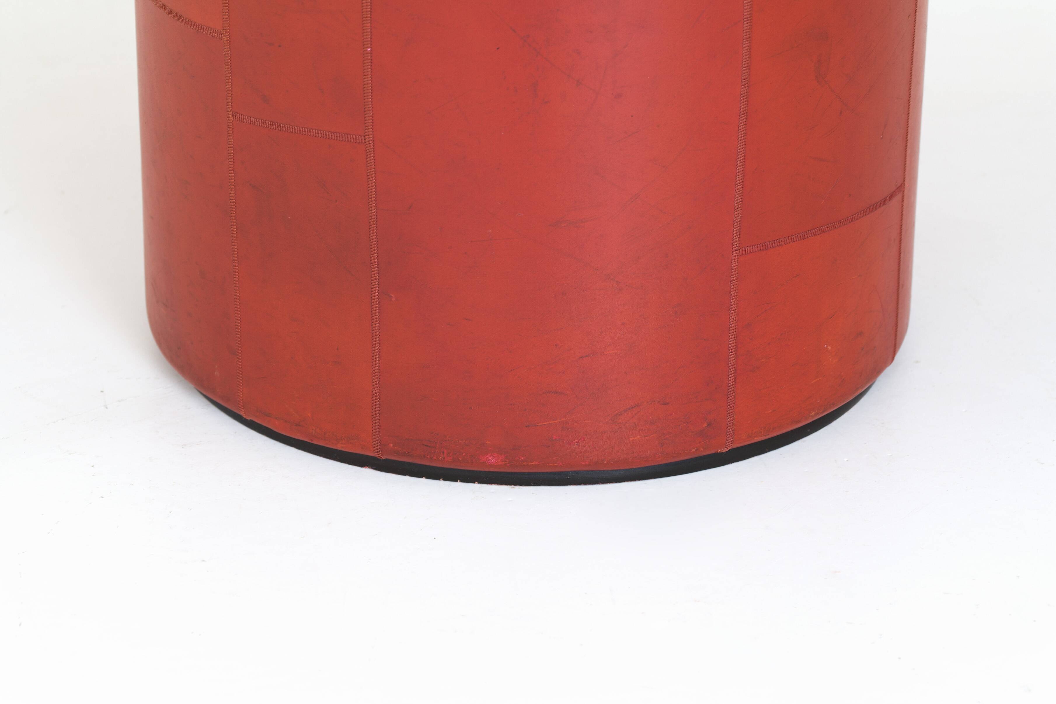 Dining table 'Tobia' in red travertine