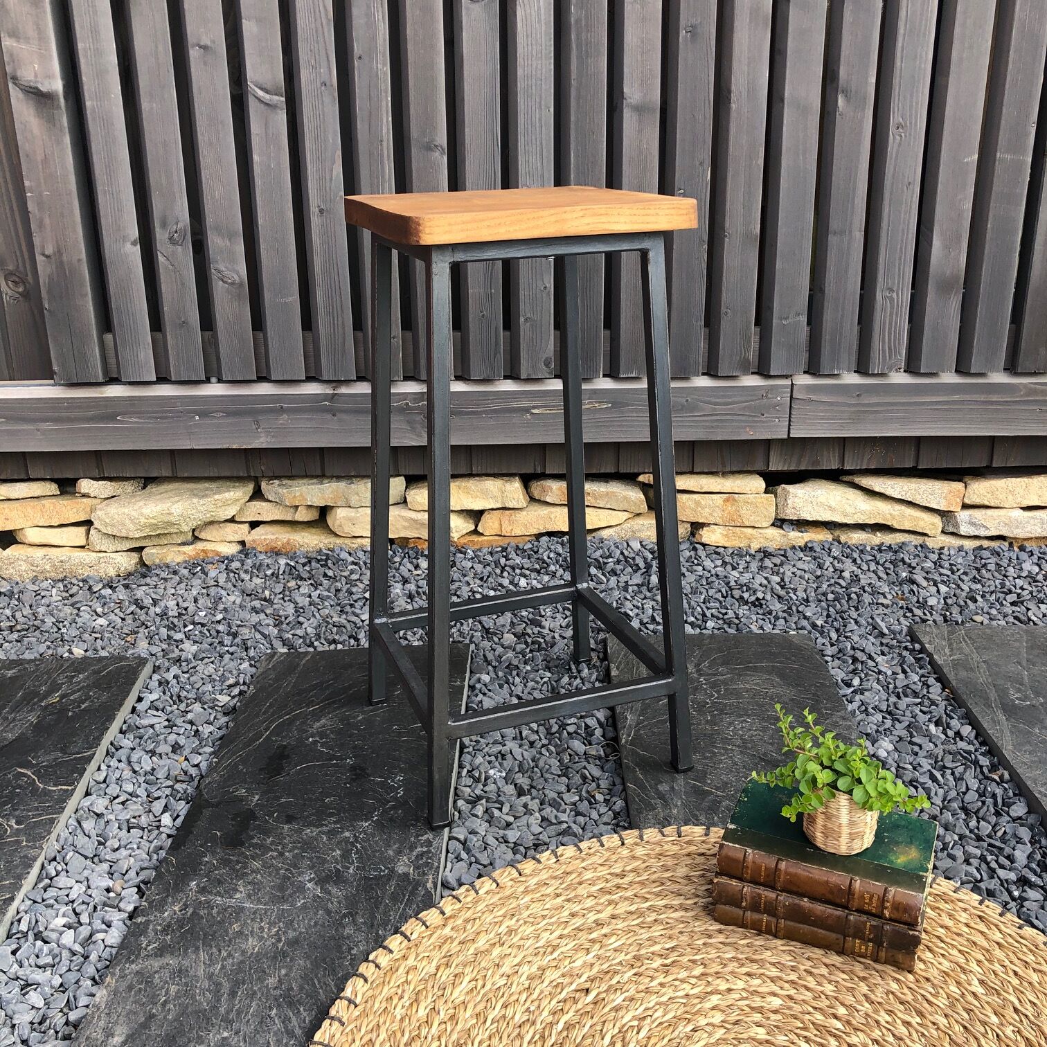 Workshop stool in oak and metal