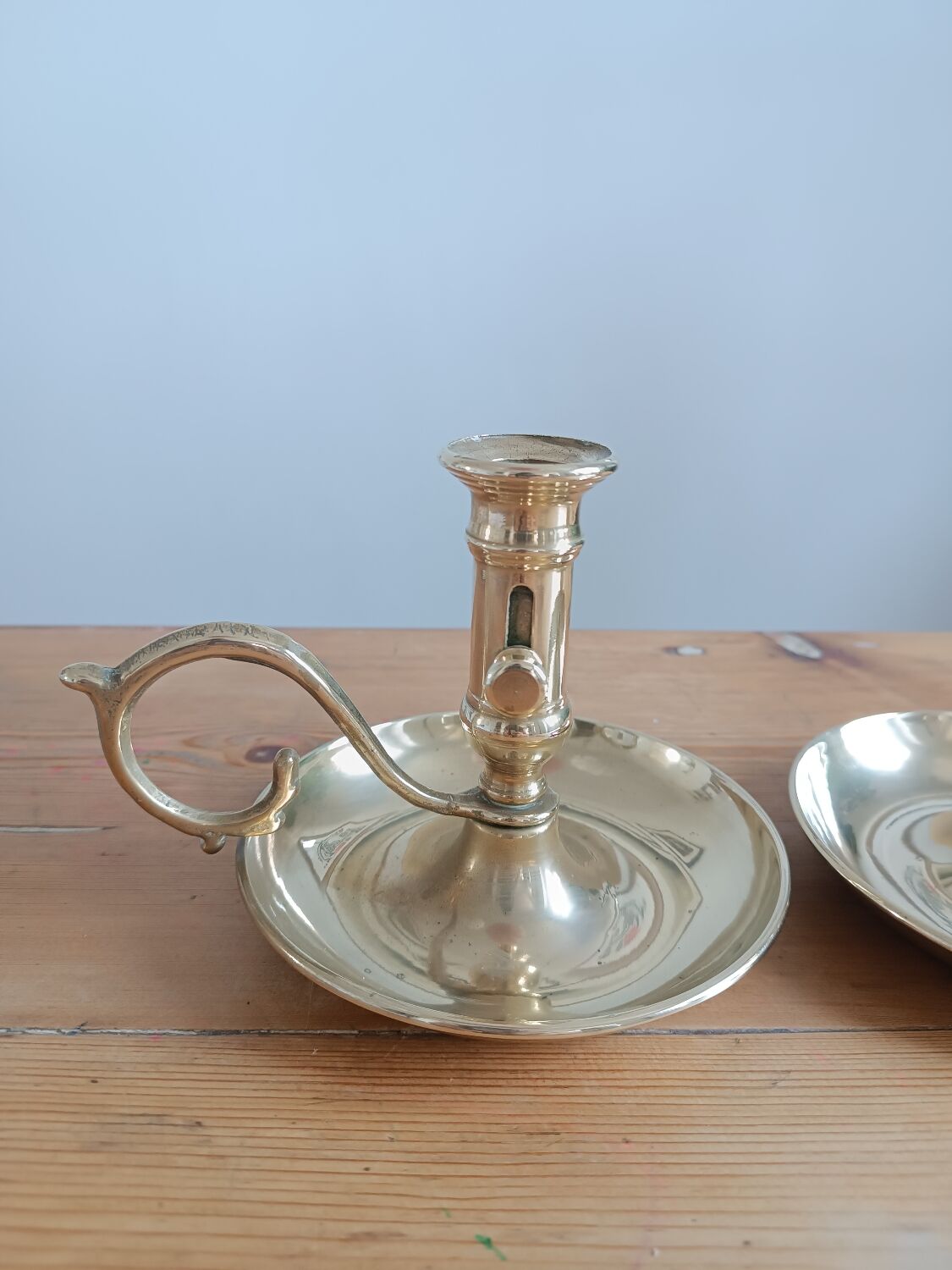 Duo of candlesticks 'cellar rat' in gilded brass