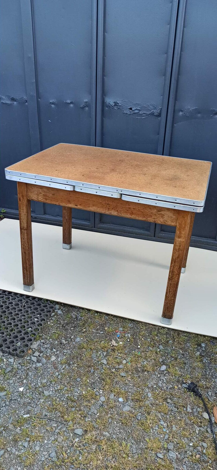 Table "Mado" aluminum turn with 2 extension cords
