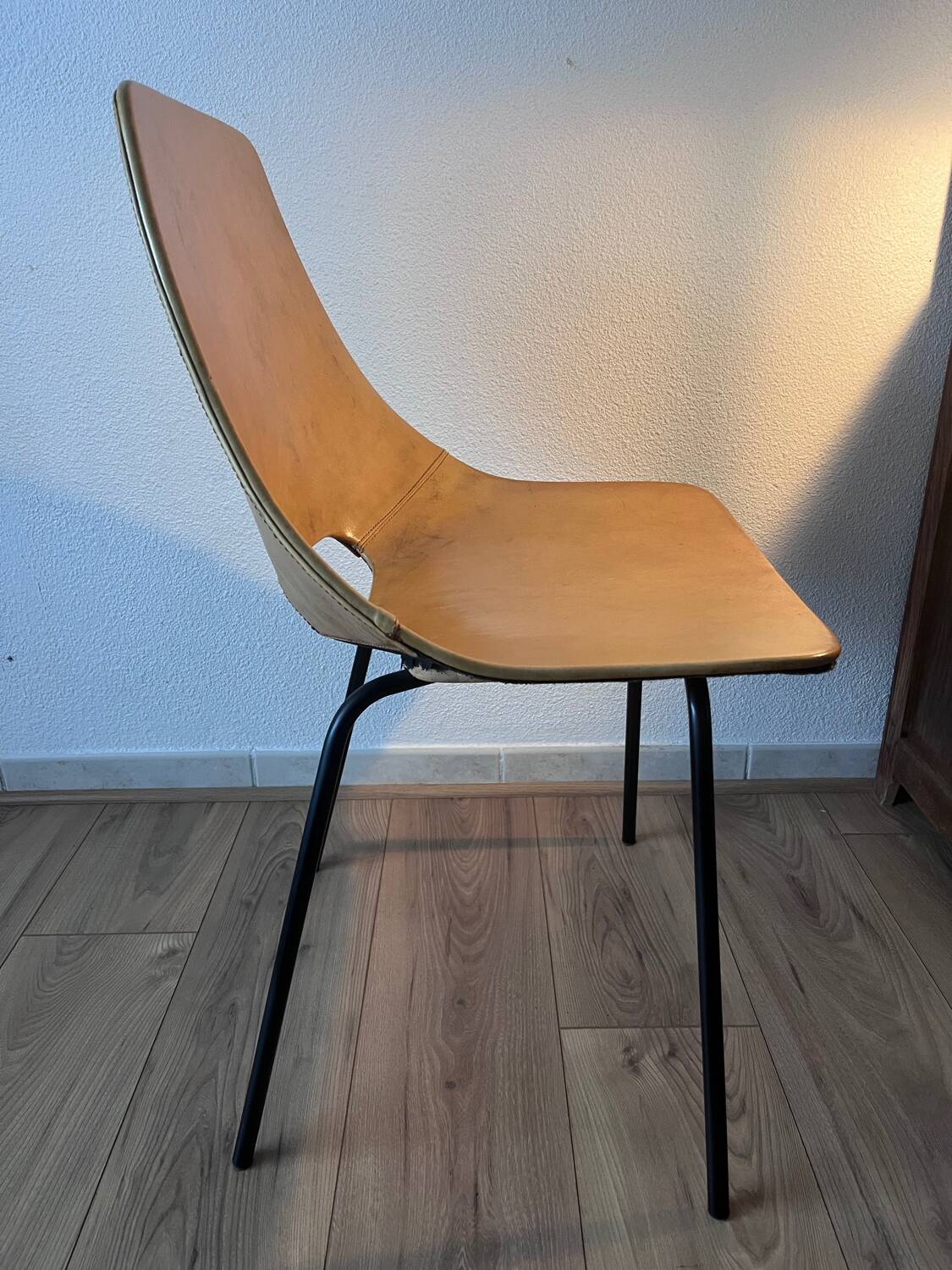 “Tonneau” chair by Pierre Guariche