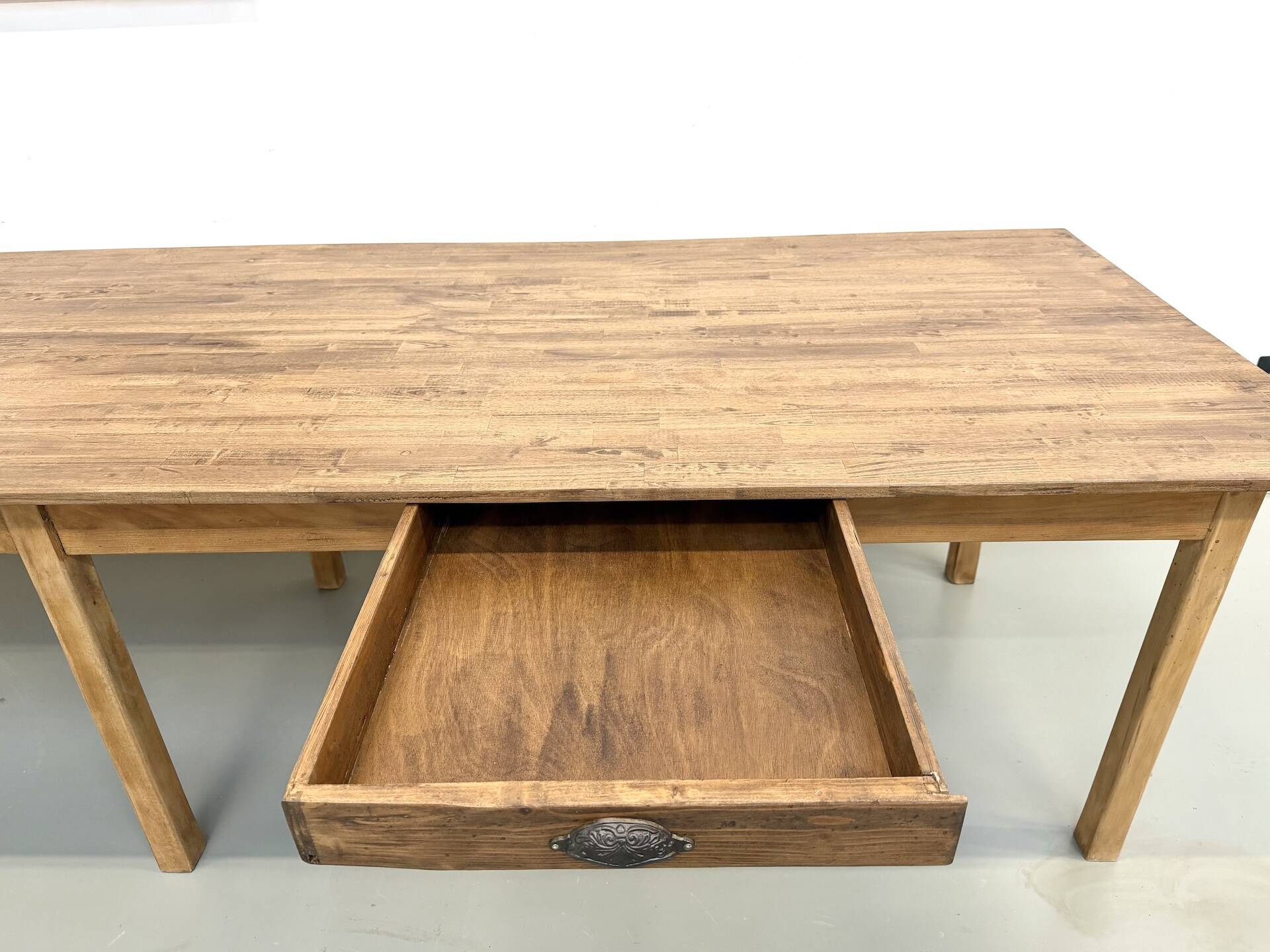 XXL table with 6 legs in solid pine and rubberwood