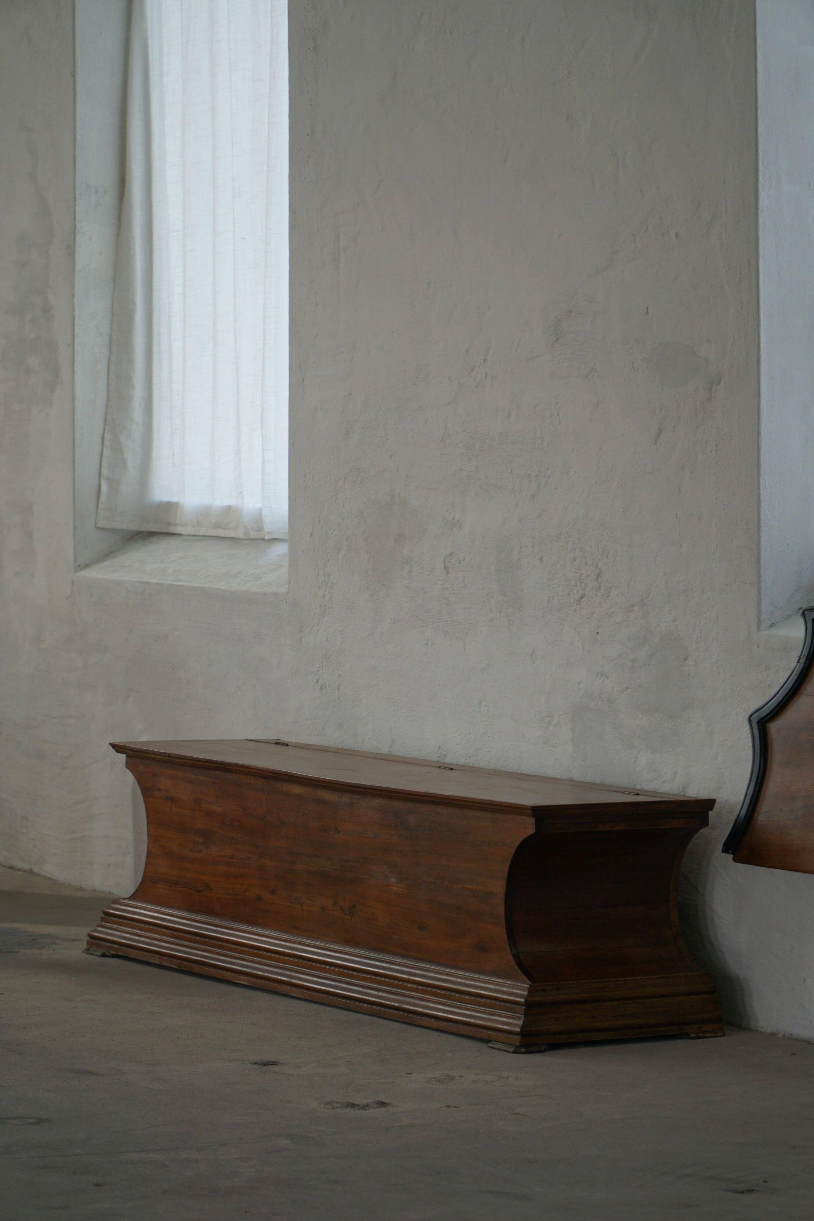 20th-century Art Deco storage bench in walnut, by a Danish cabinetmaker.