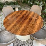Table 70 and 4 tulip chair