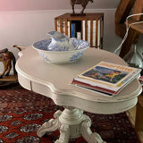 Oval violin table