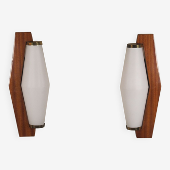 Pair of Scandinavian modernist wall sconces Teak and opaline, Decorative Arts of the twentieth century