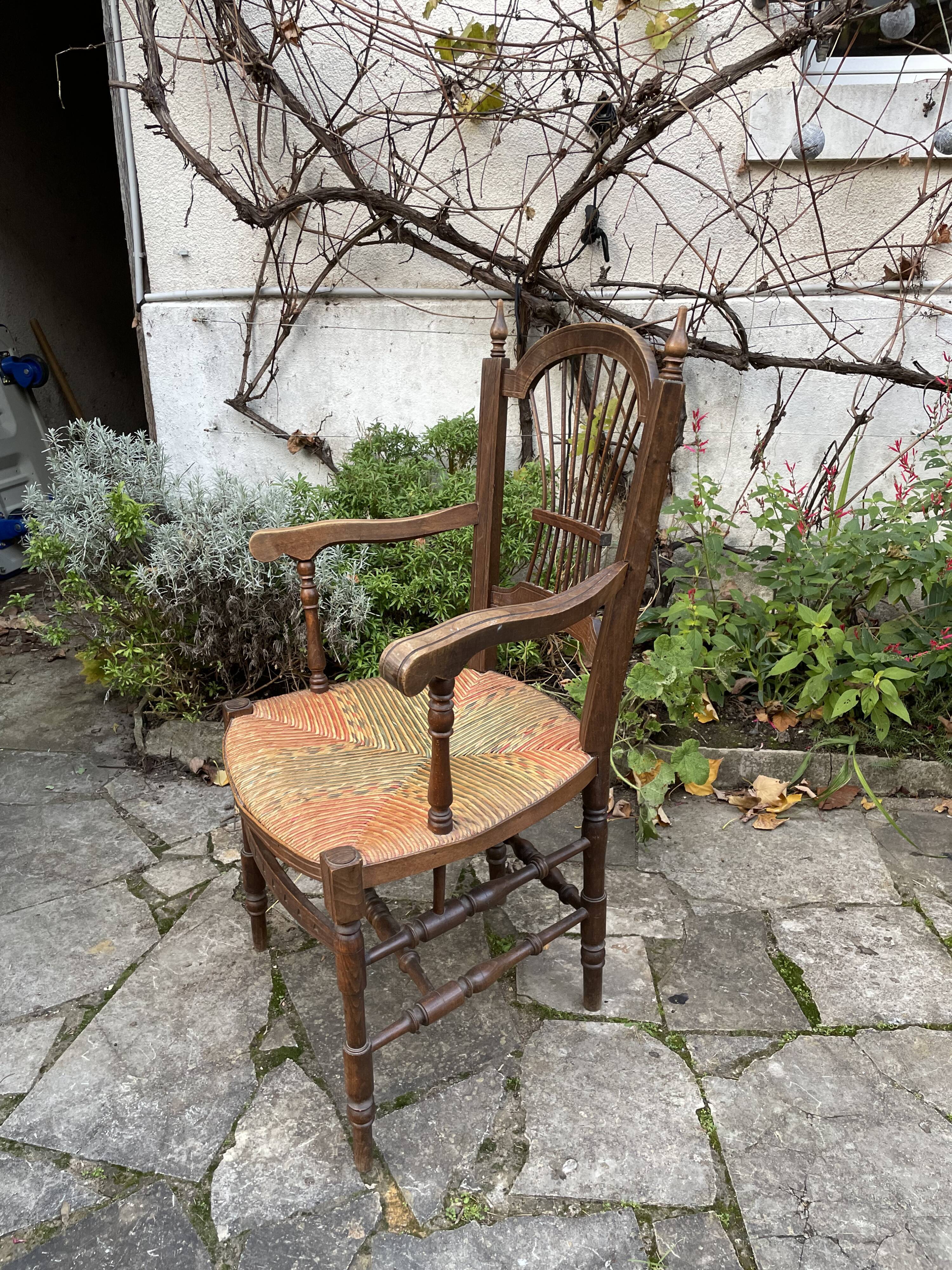 Mulched wooden armchair