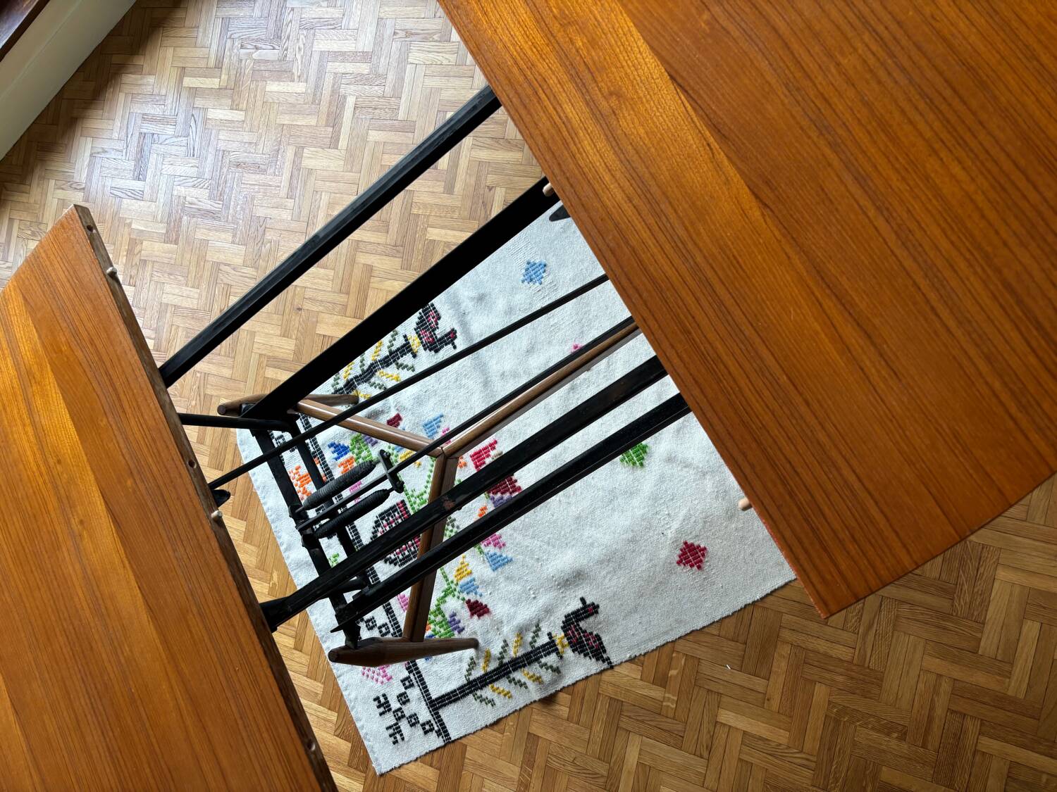 Smorrebrod lift-up coffee table