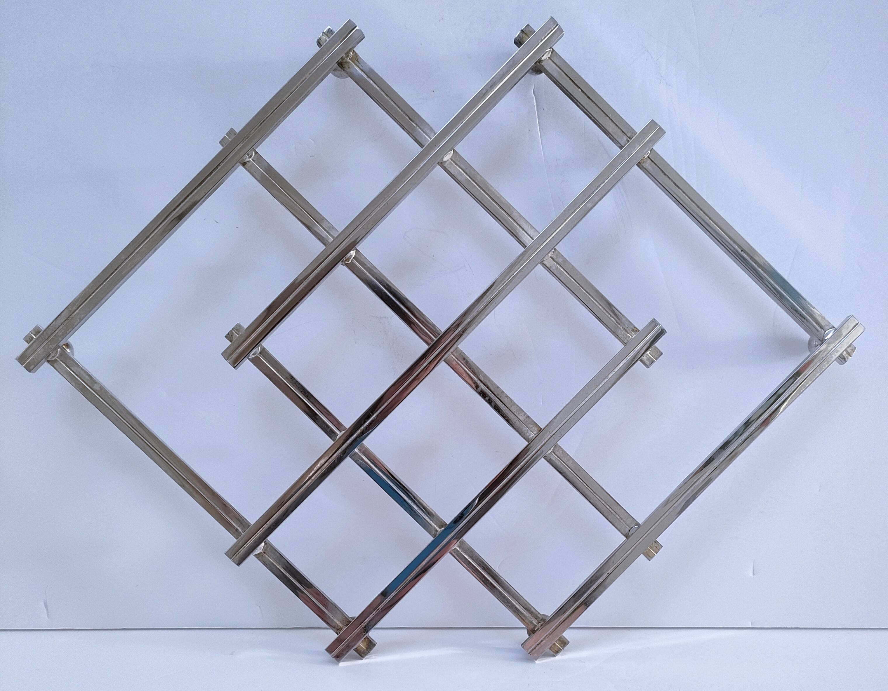 Art Deco style extendable silver metal trivet