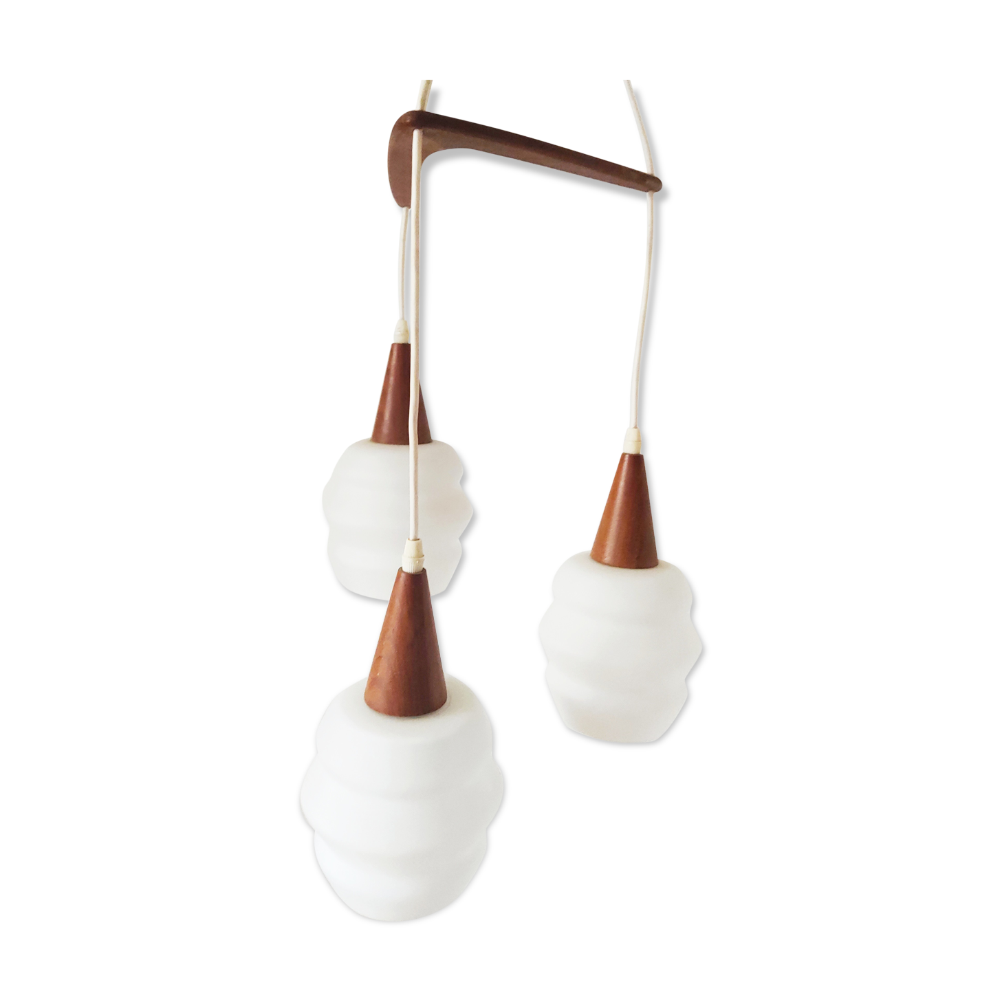 Opaline boomerang suspension