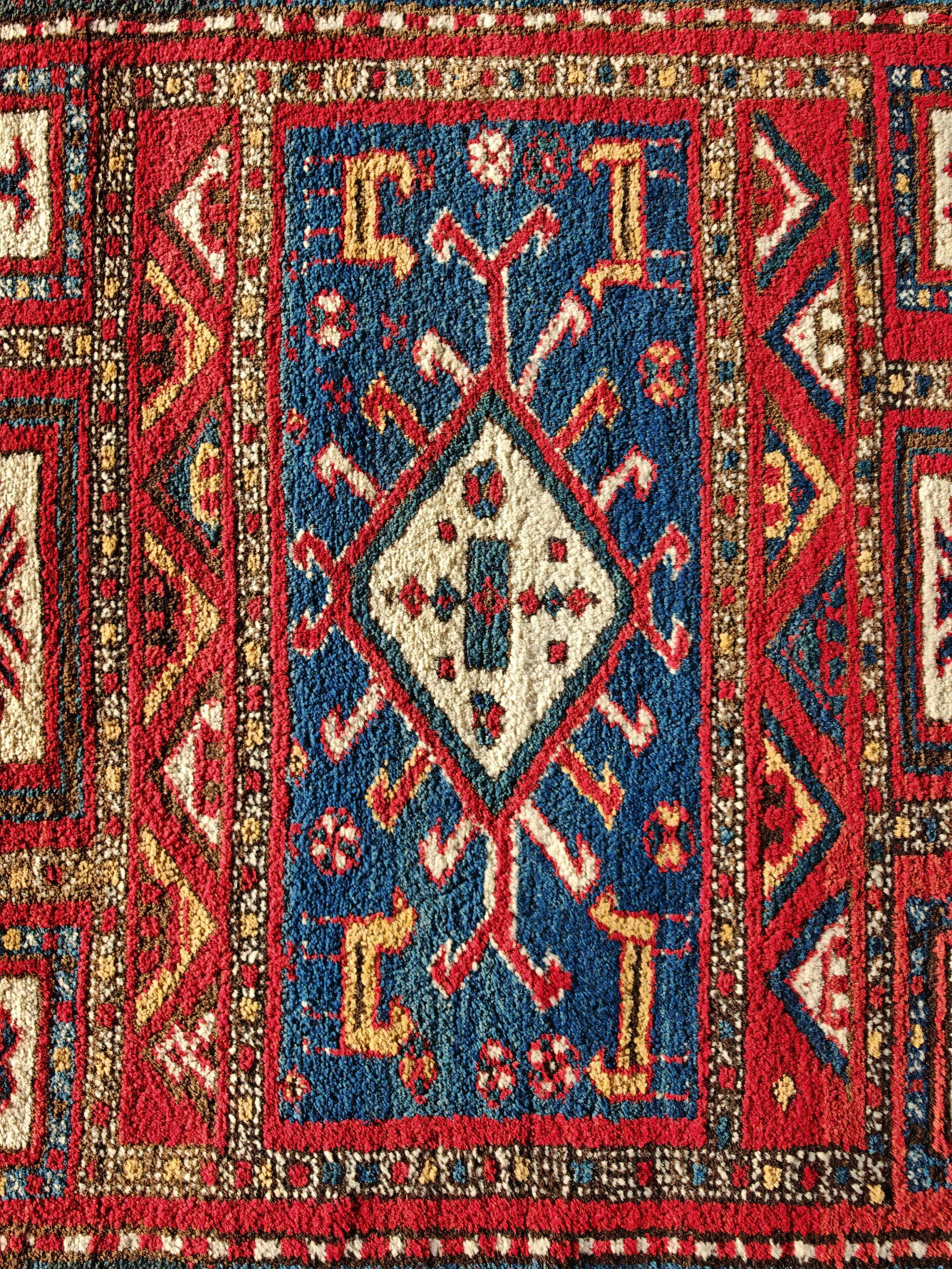 Antique Caucasian Karabakh carpet in 100% wool, late 19th century.