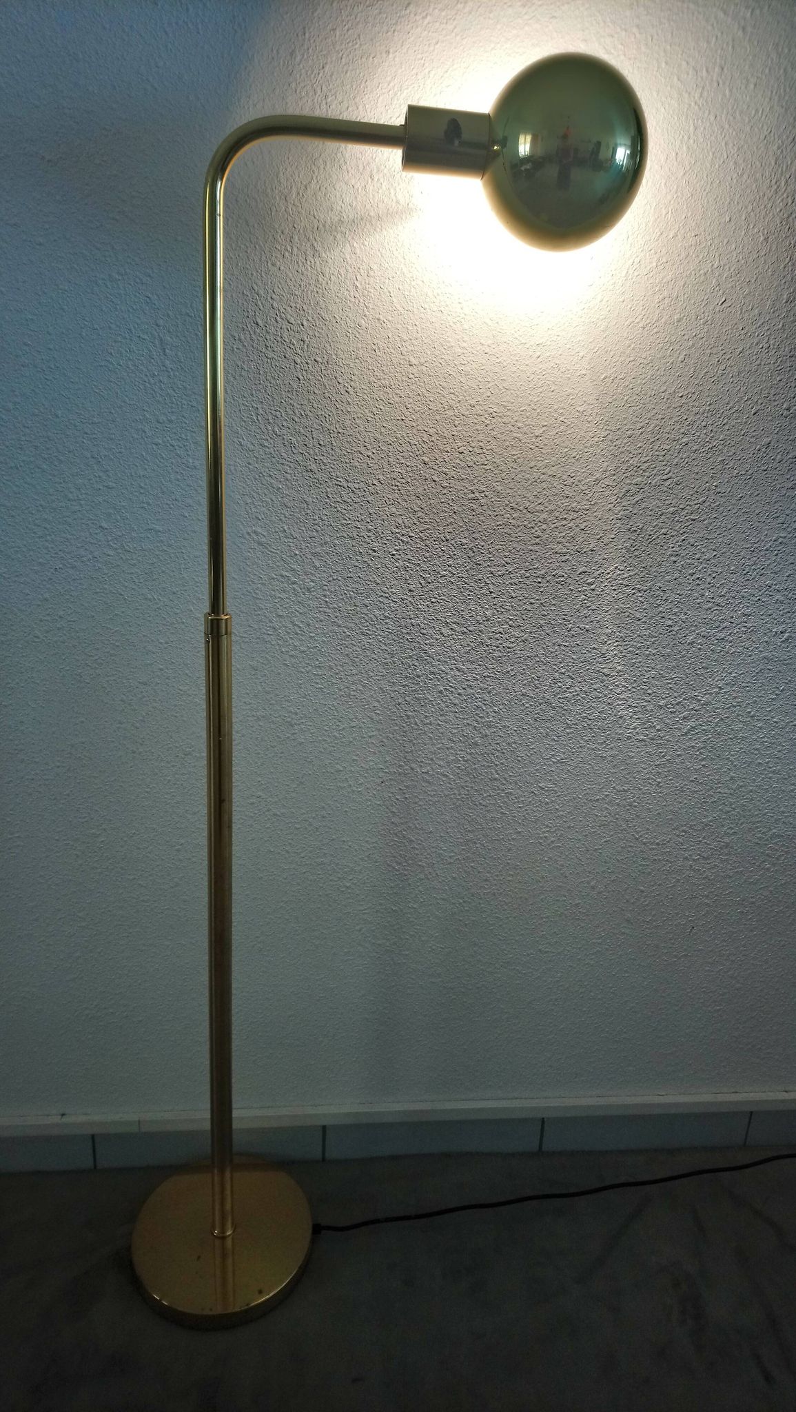 Lampadaire Métalarte en métal doré années 80