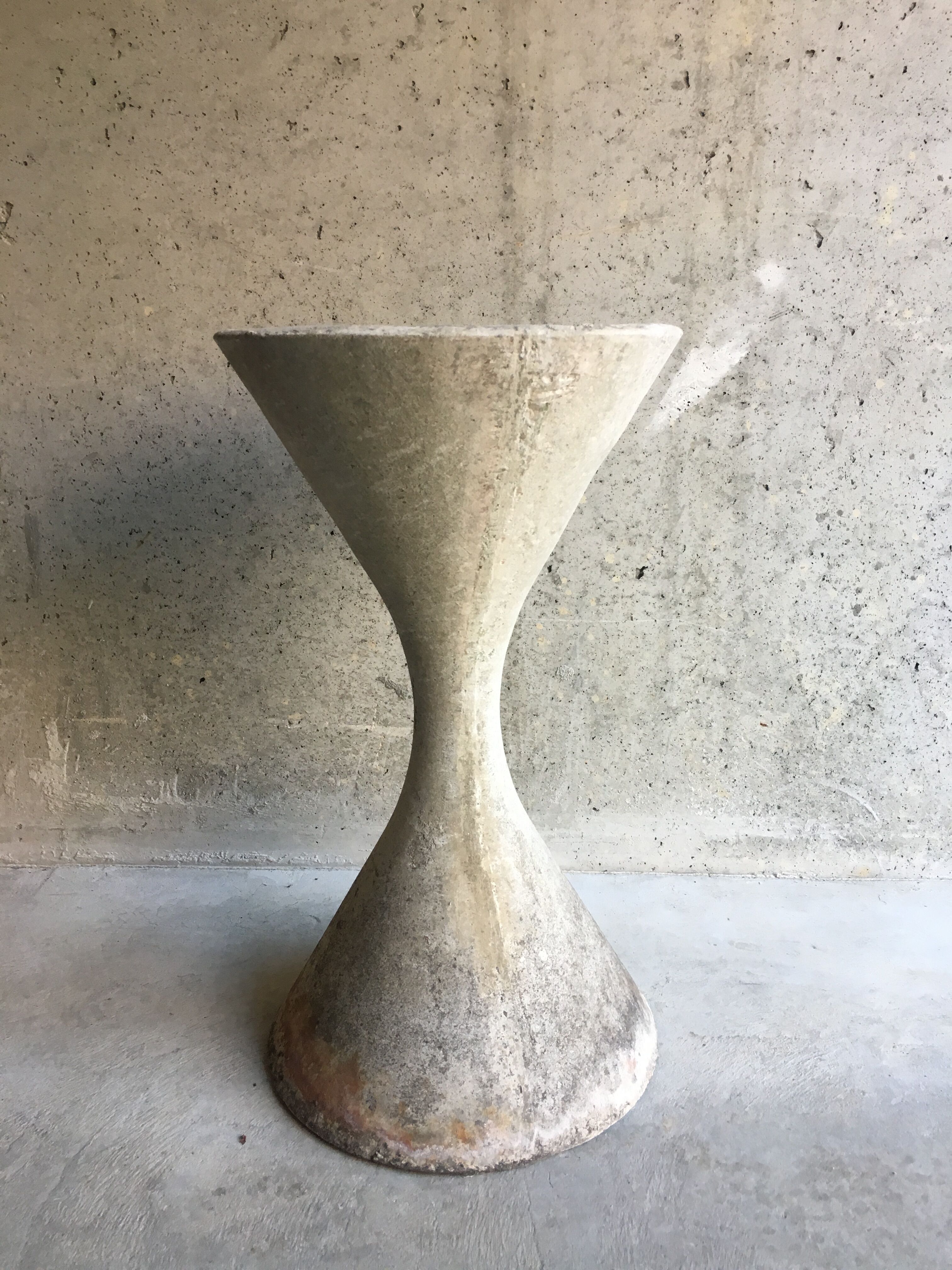 Planter diabolo  by Anton Bee and Willy Guhl to Eternit