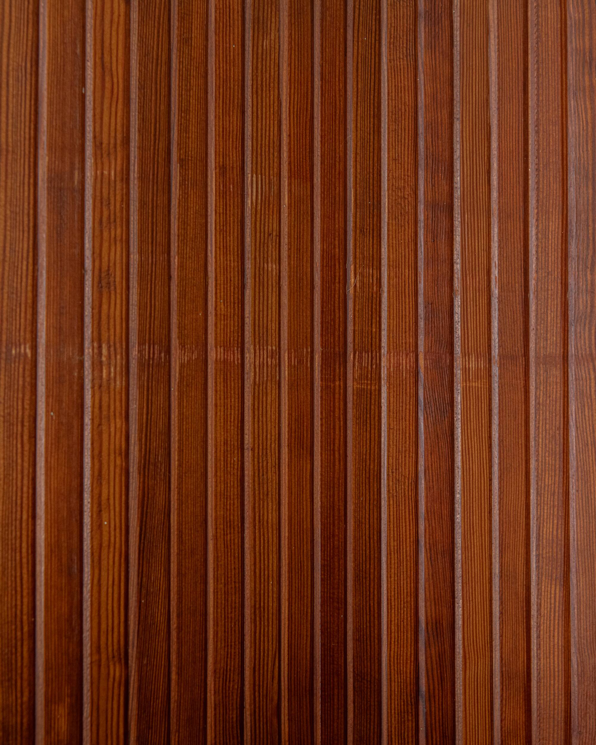 Paravent en pin patiné Art Déco par Jomain Baumann pour Baumann, France.