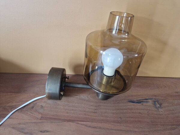 Hans Agne Jacobsson (1919-2009) - Applique en laiton et verre teinté jaune