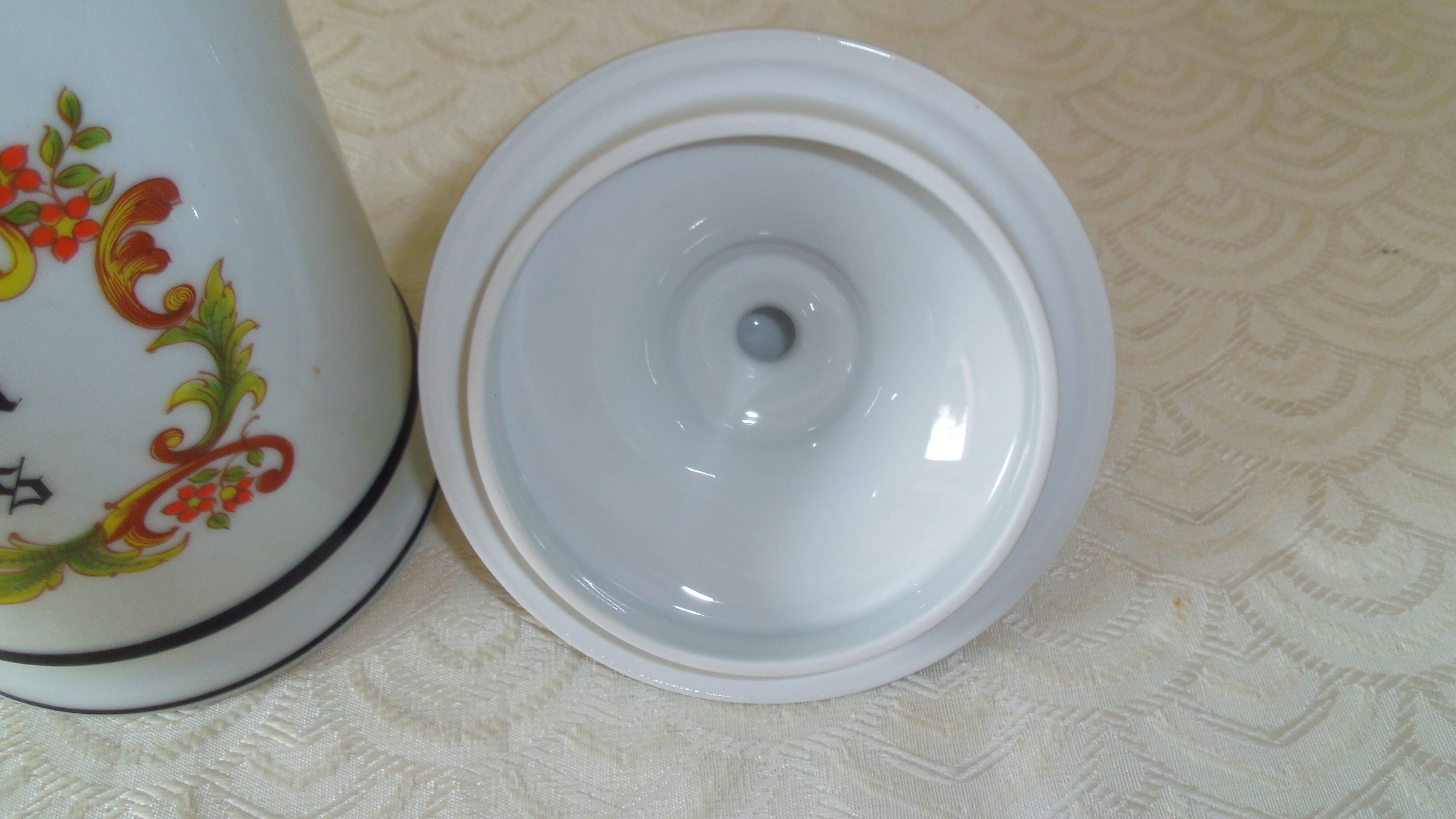 Medicine jar. Limoges porcelain. Large model