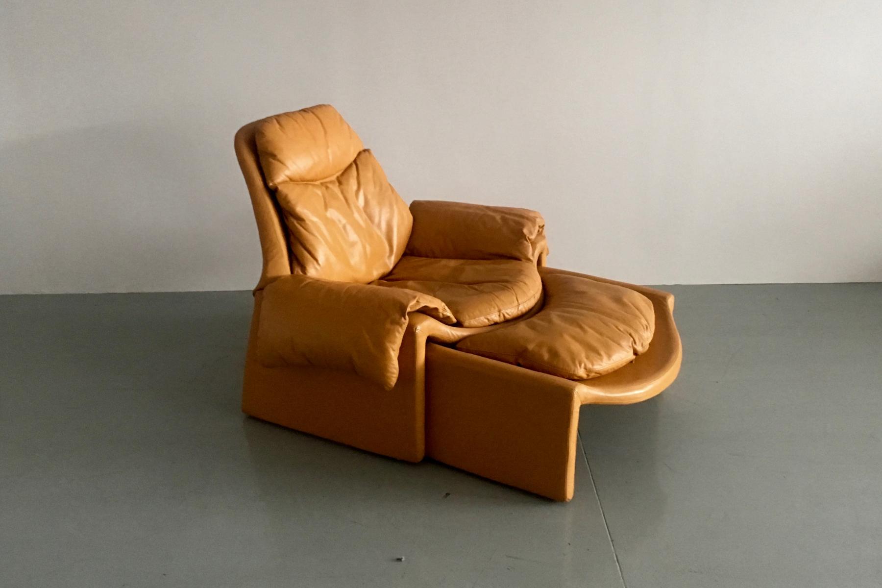 Set of 2 chairs P60 with ottoman by Vittorio Introini for Saporiti 1960