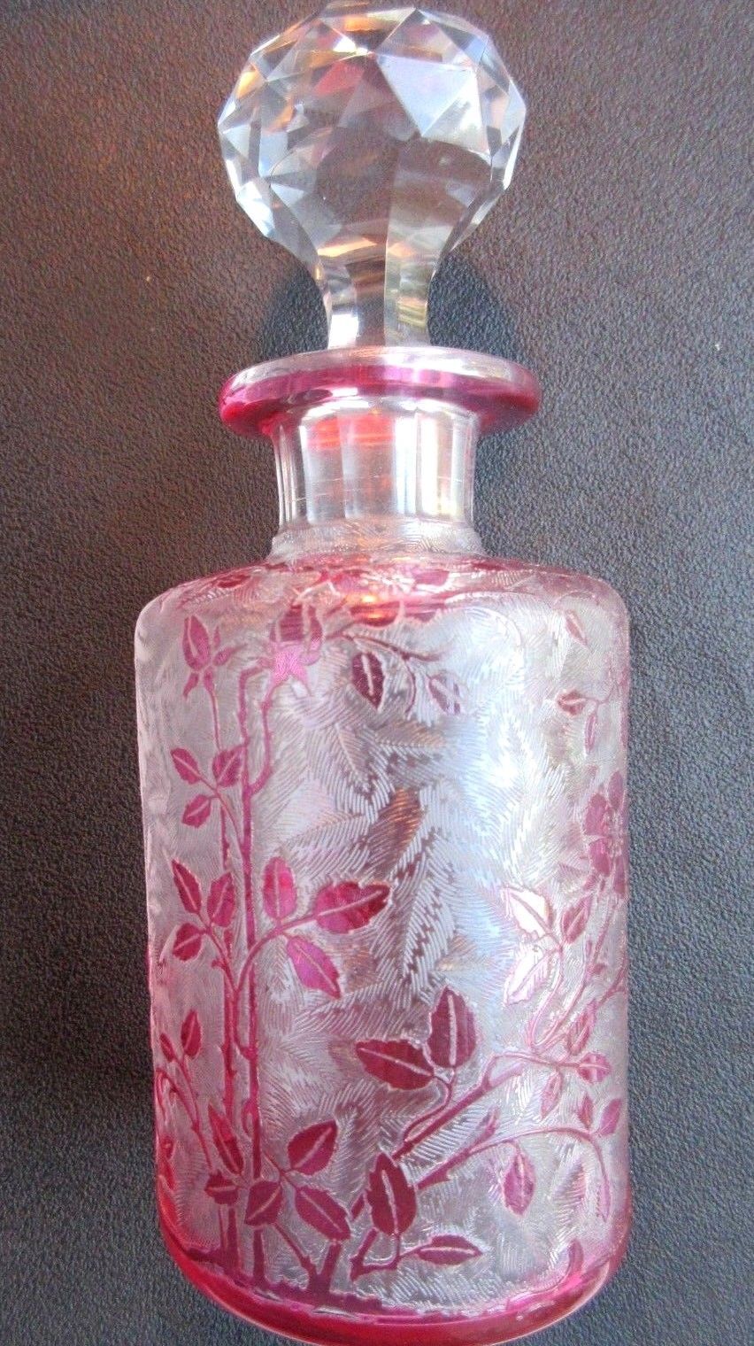Flacon à parfum Baccarat dégagé à l'acide: Eglantier rouge