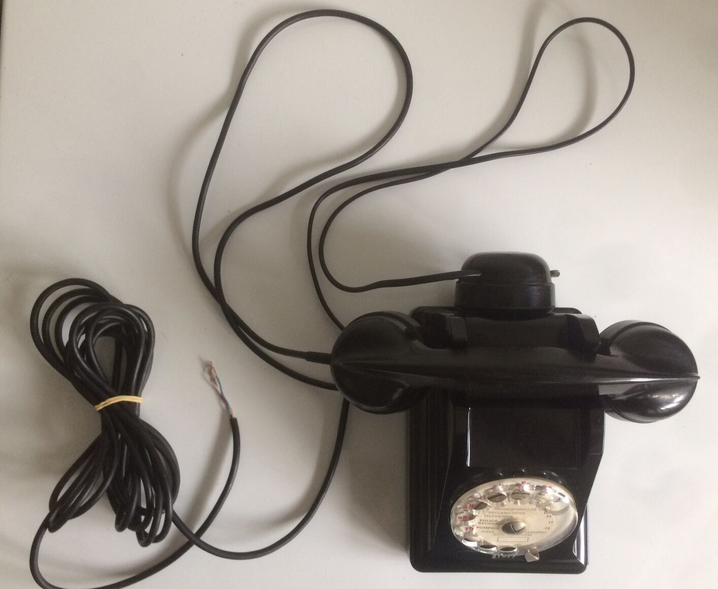 Téléphone PTT en bakélite noir vintage