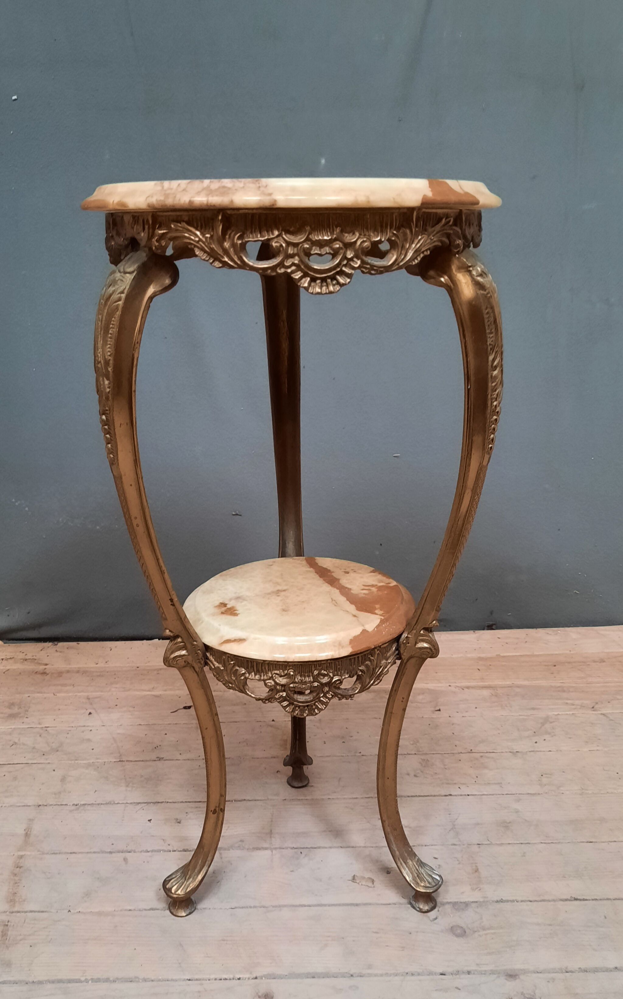 Bronze and onyx selette