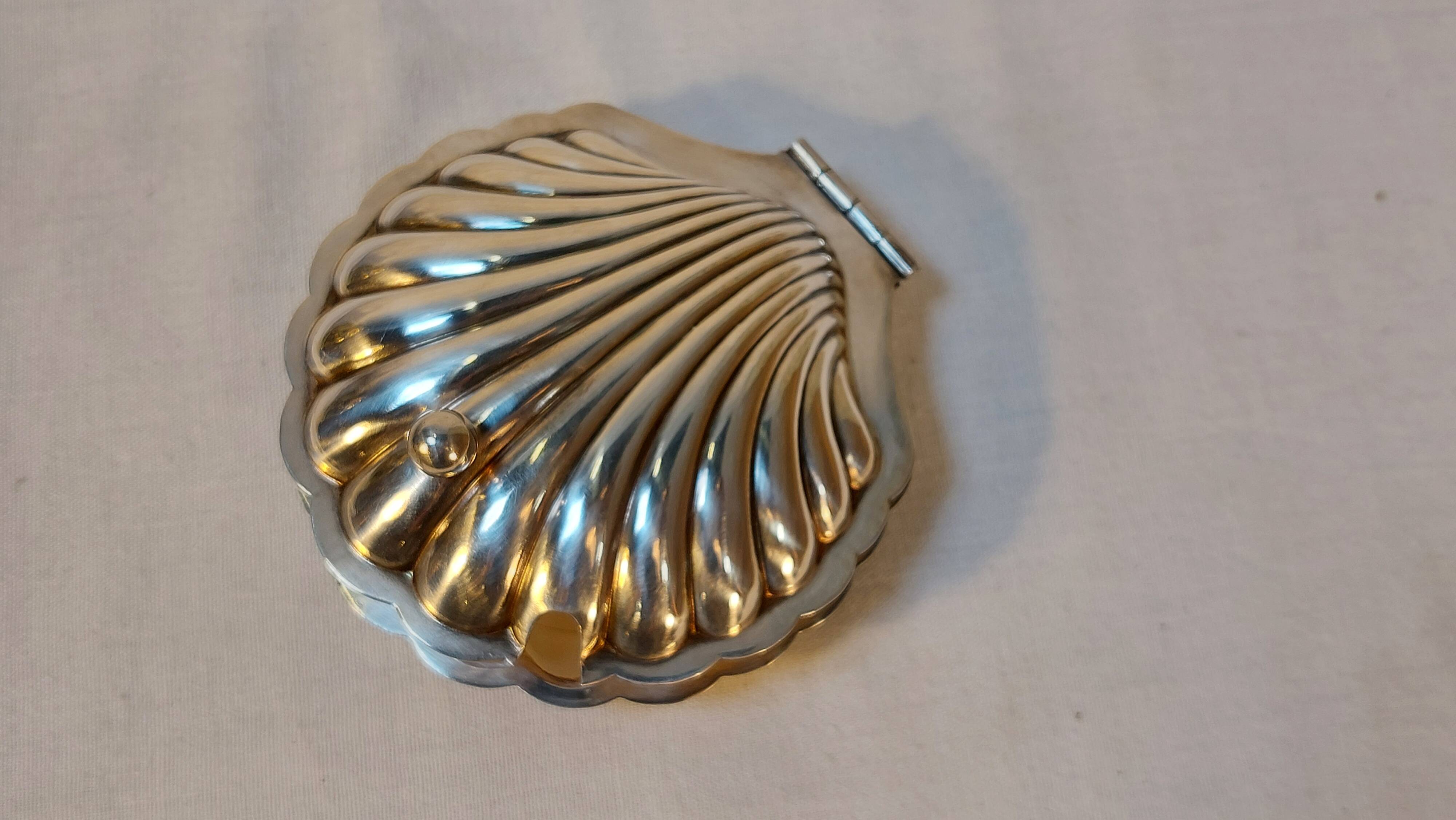 Silver-plated metal shell table butter dish with hallmarks - Art Deco