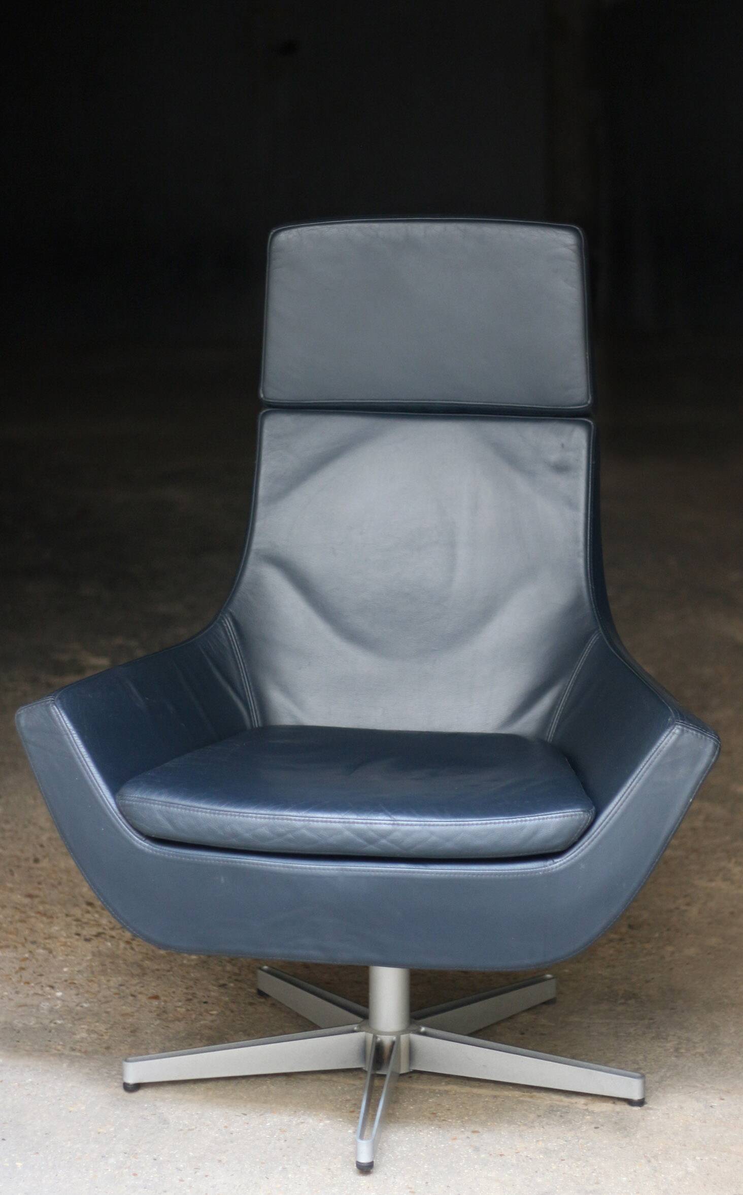 Scandinavian armchair swedese in leather (1970s). very good condition.