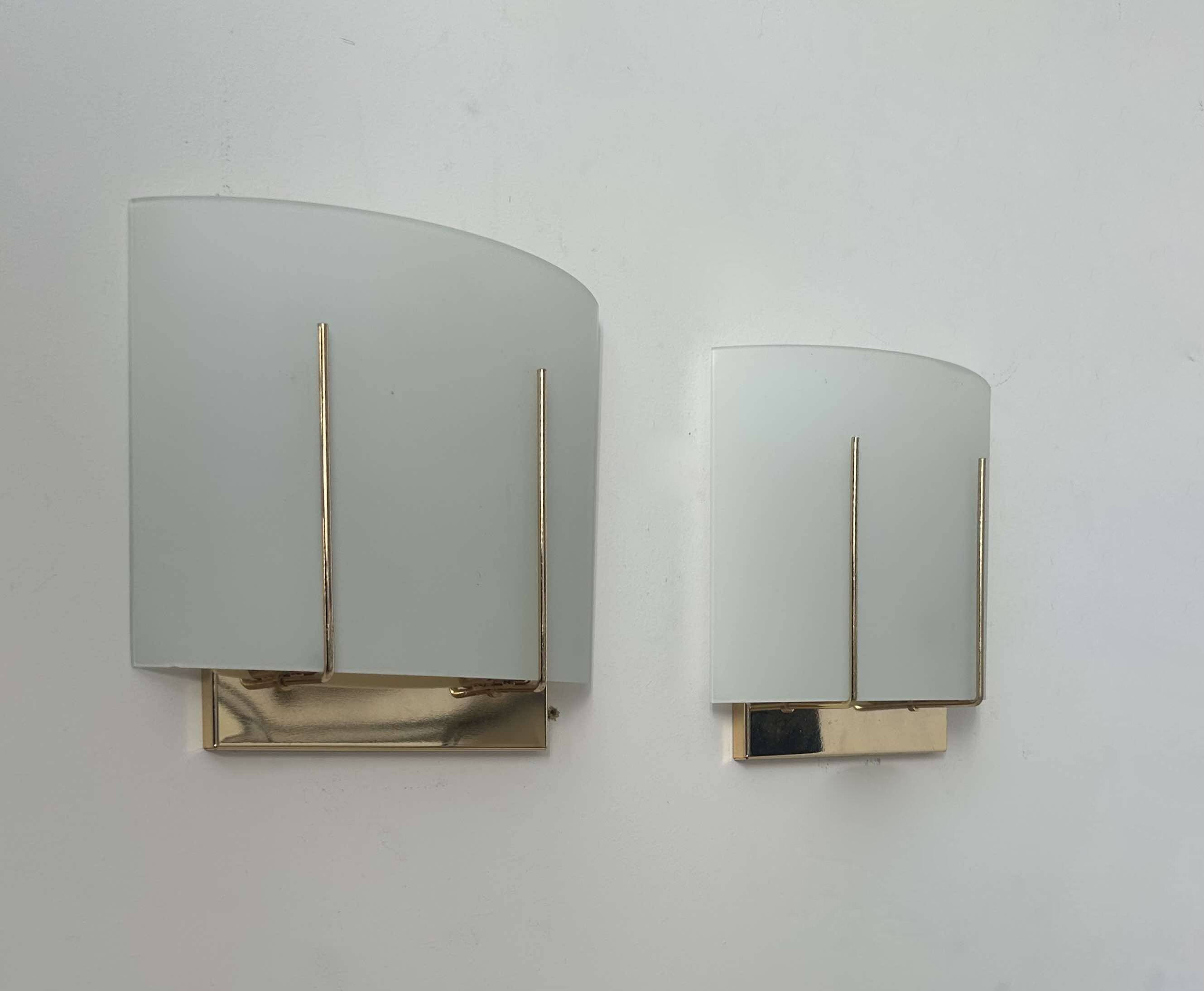 Pair of vintage wall lights, gilded brass and sandblasted glass, Italy 1970