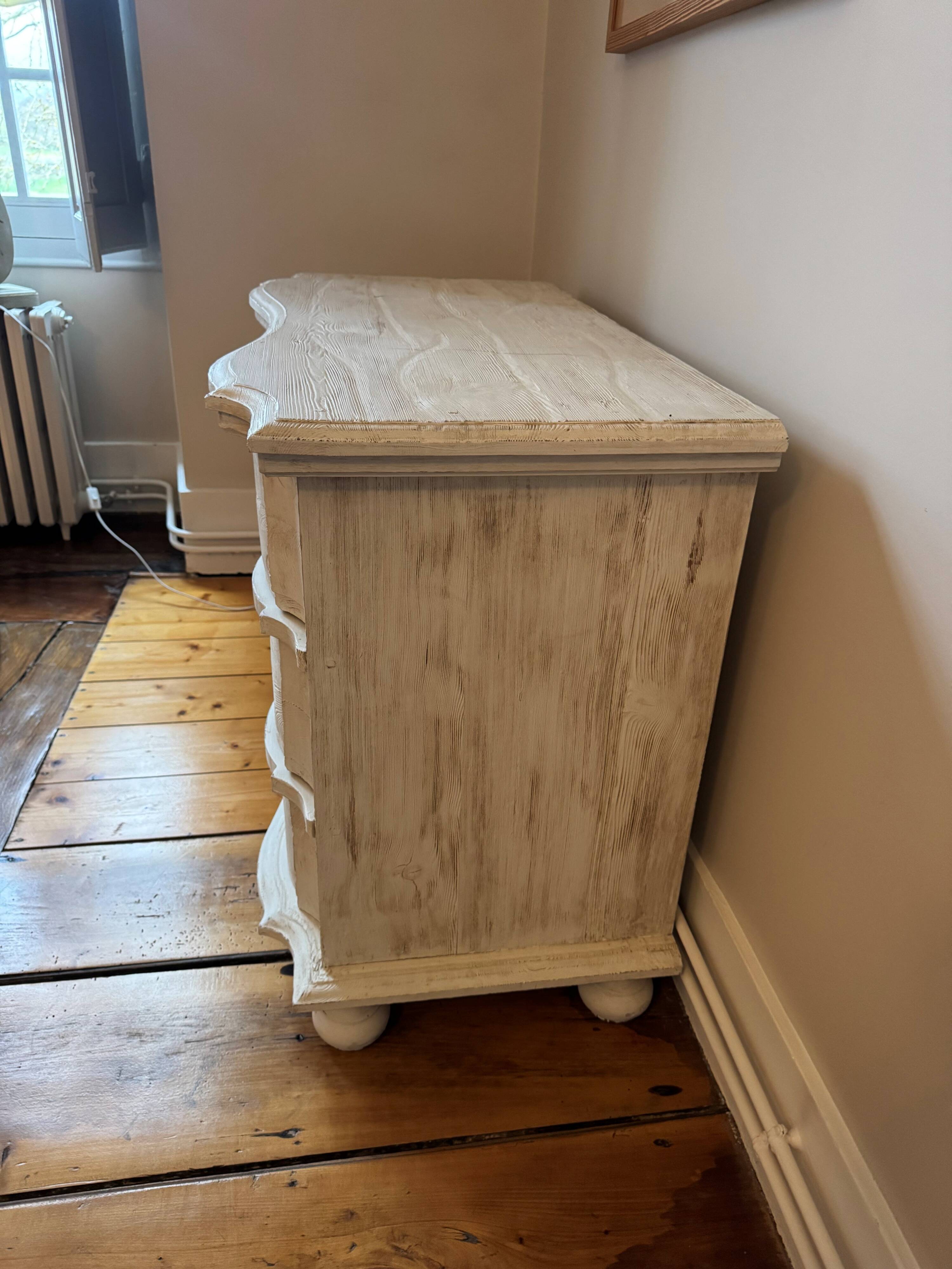 White wooden chest of drawers
