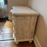 White wooden chest of drawers