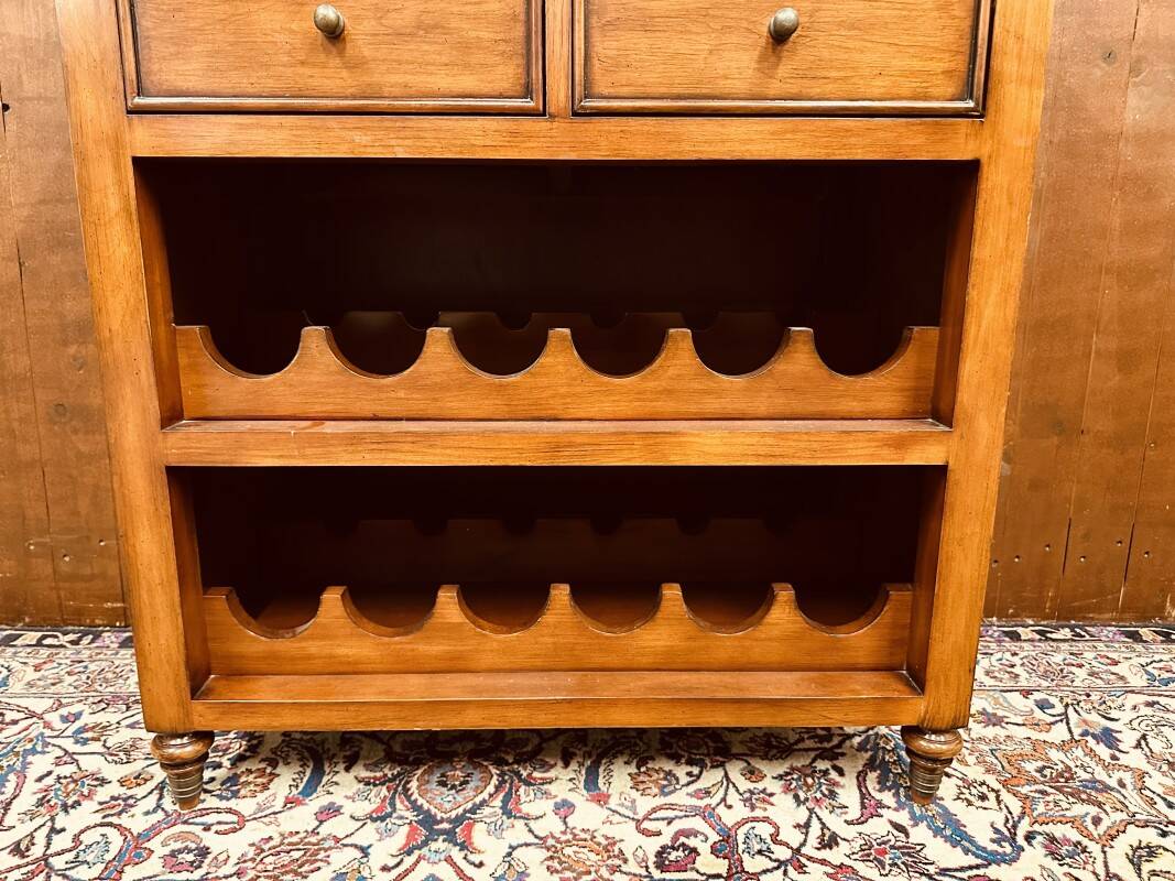 Armoire à vin anglaise classique