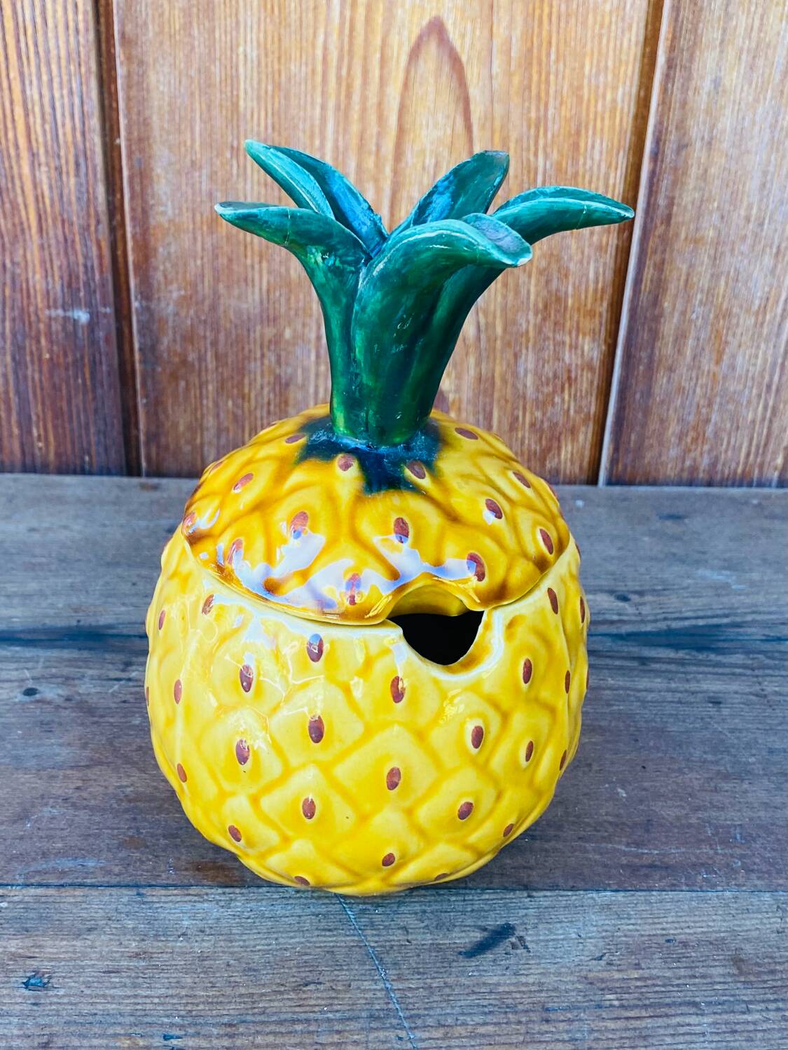 Pineapple pot in slip